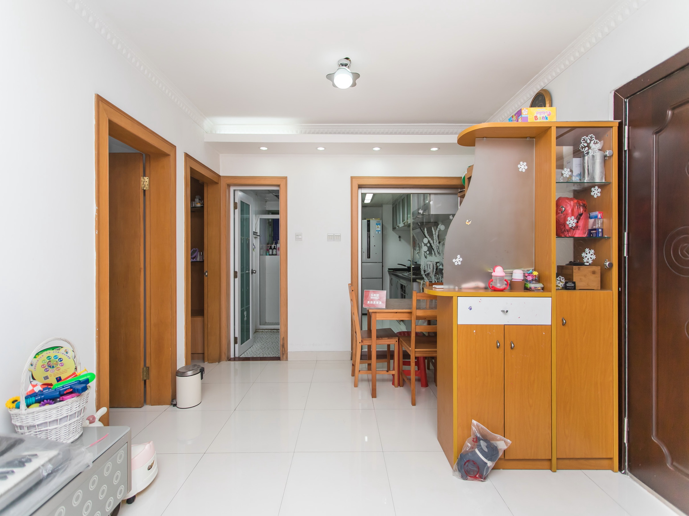 户型方正实用，可塑性强，厅出阳台采光通风好！