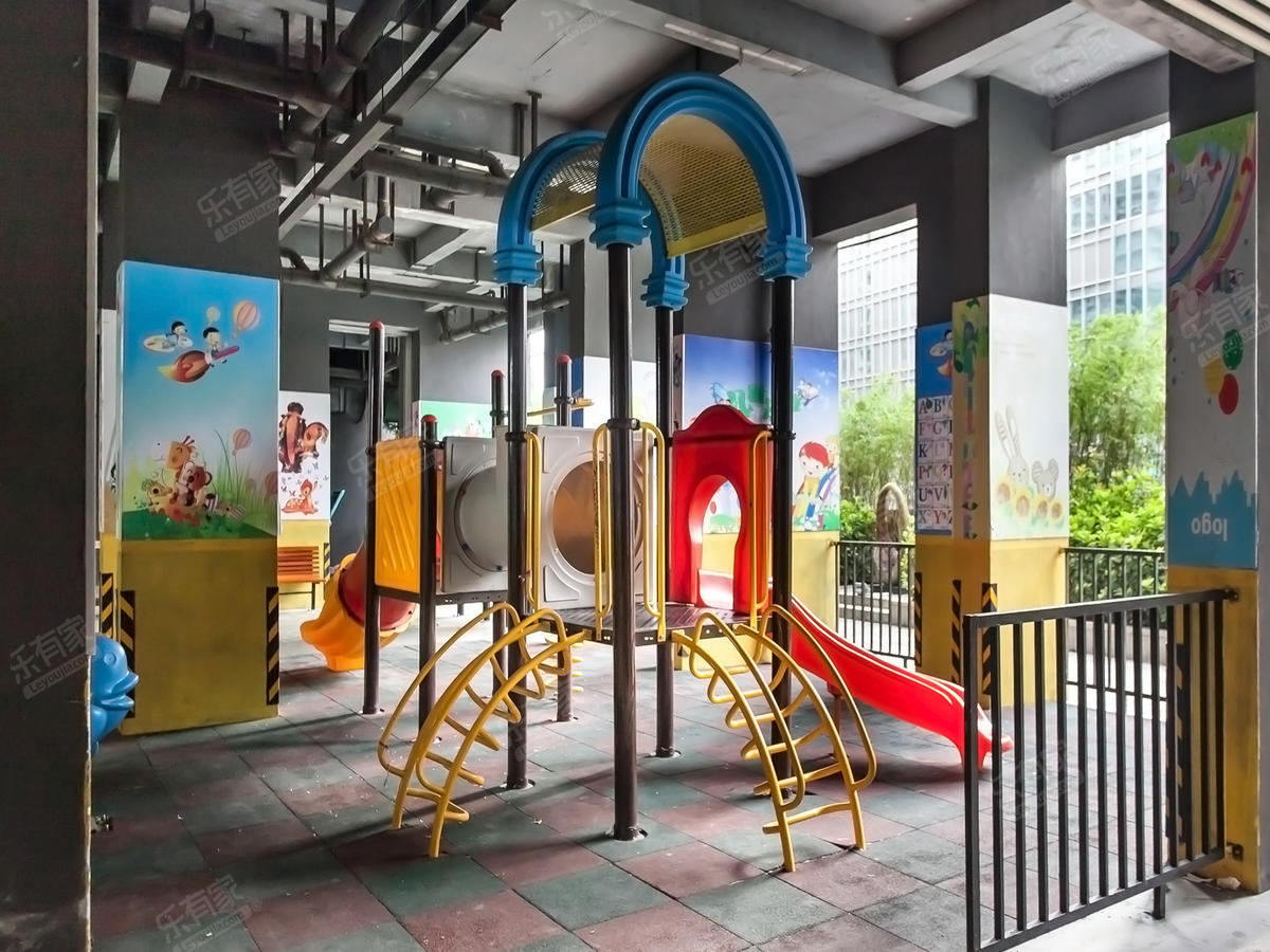 桐林城市广场儿童娱乐设施