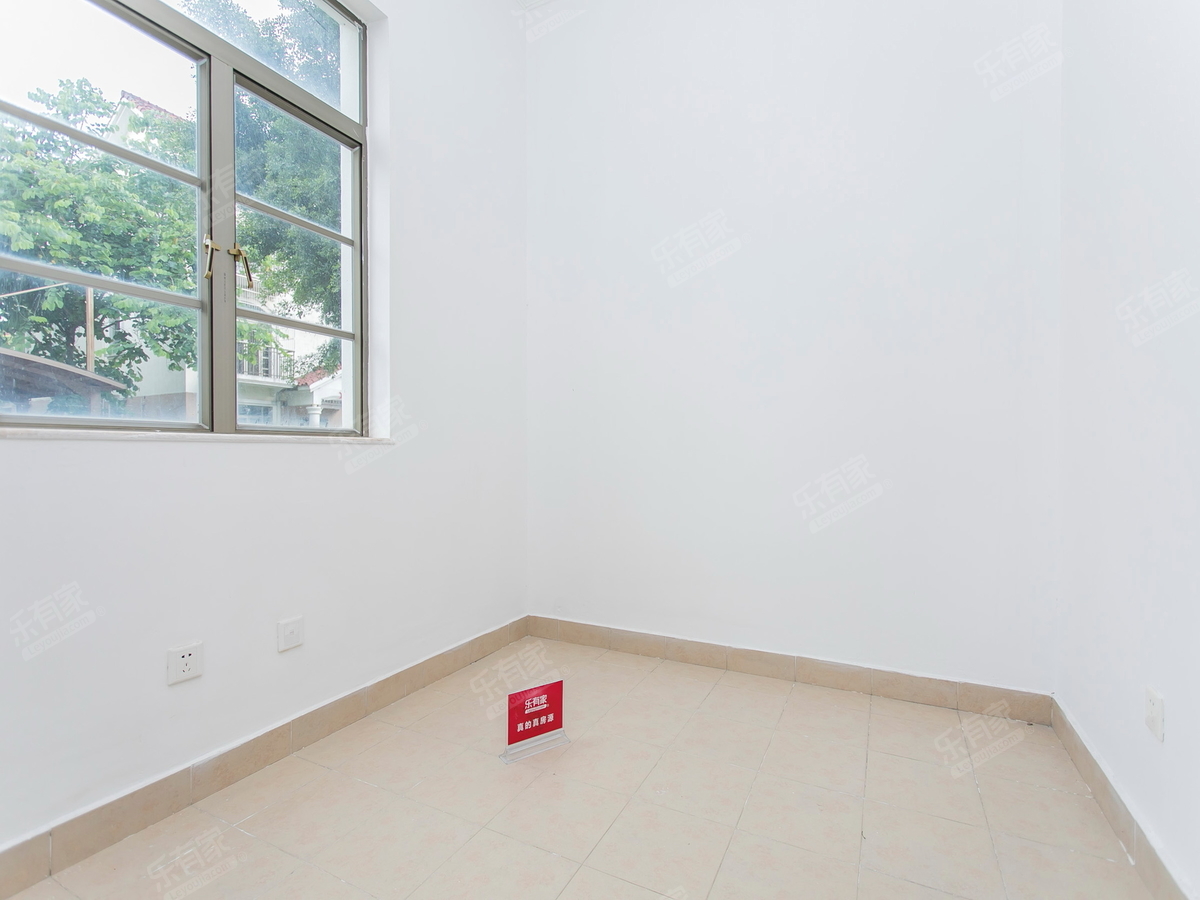 合生国际新城精装修8室3厅380平，业主诚心出售