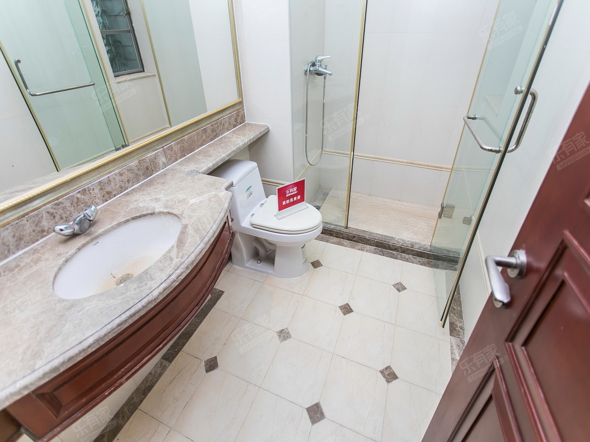 合生国际新城精装修8室3厅380平，业主诚心出售