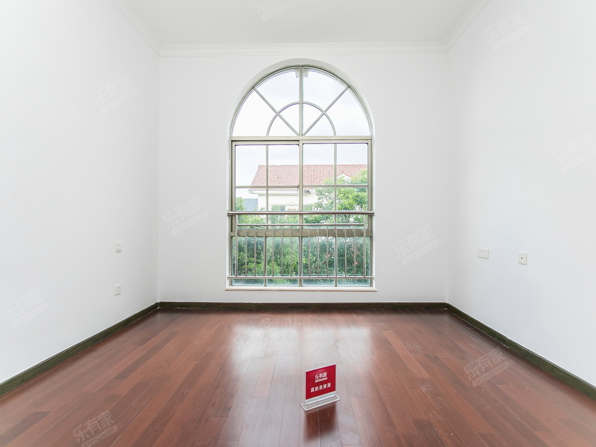 合生国际新城精装修8室3厅380平，业主诚心出售