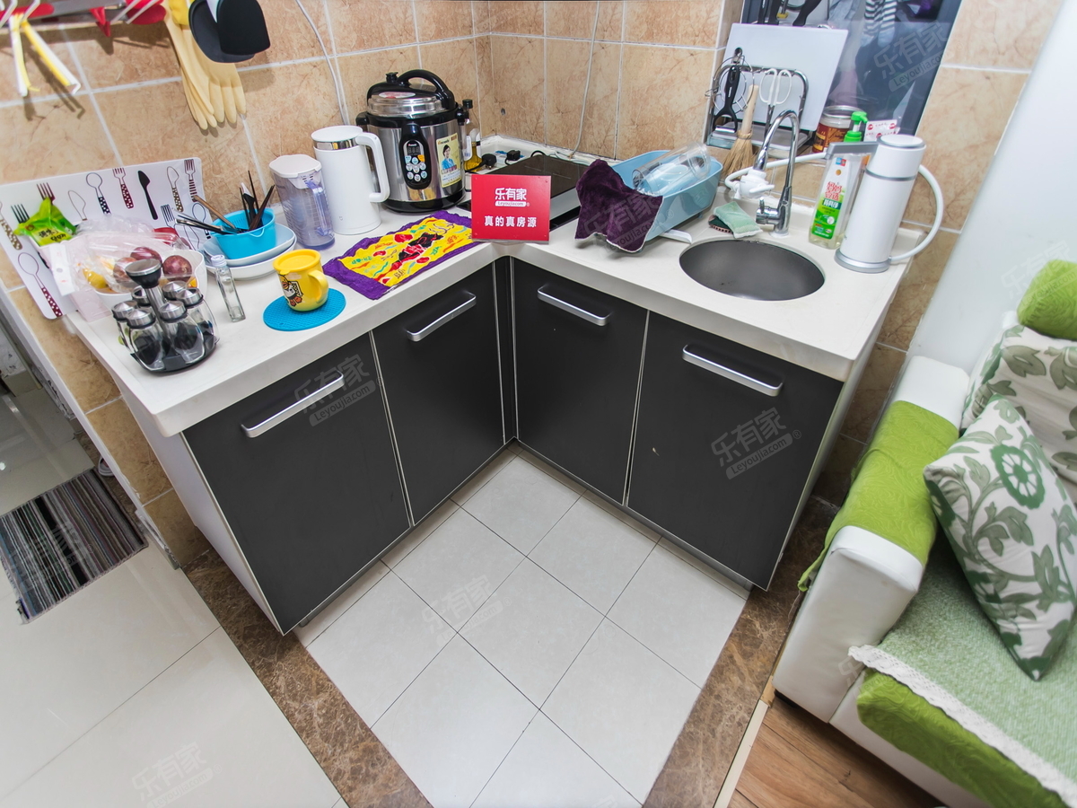 汇泰大厦，精装单房，急售价格好谈！