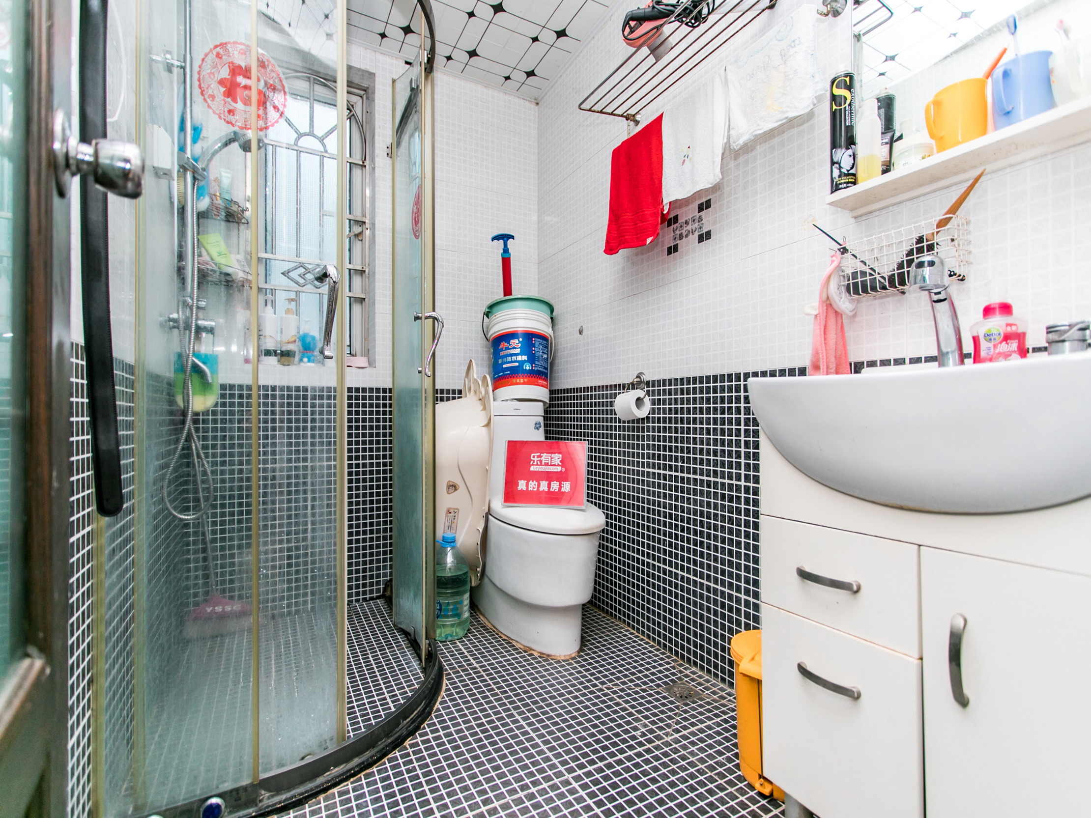 安静位置精装两房诚心出售。