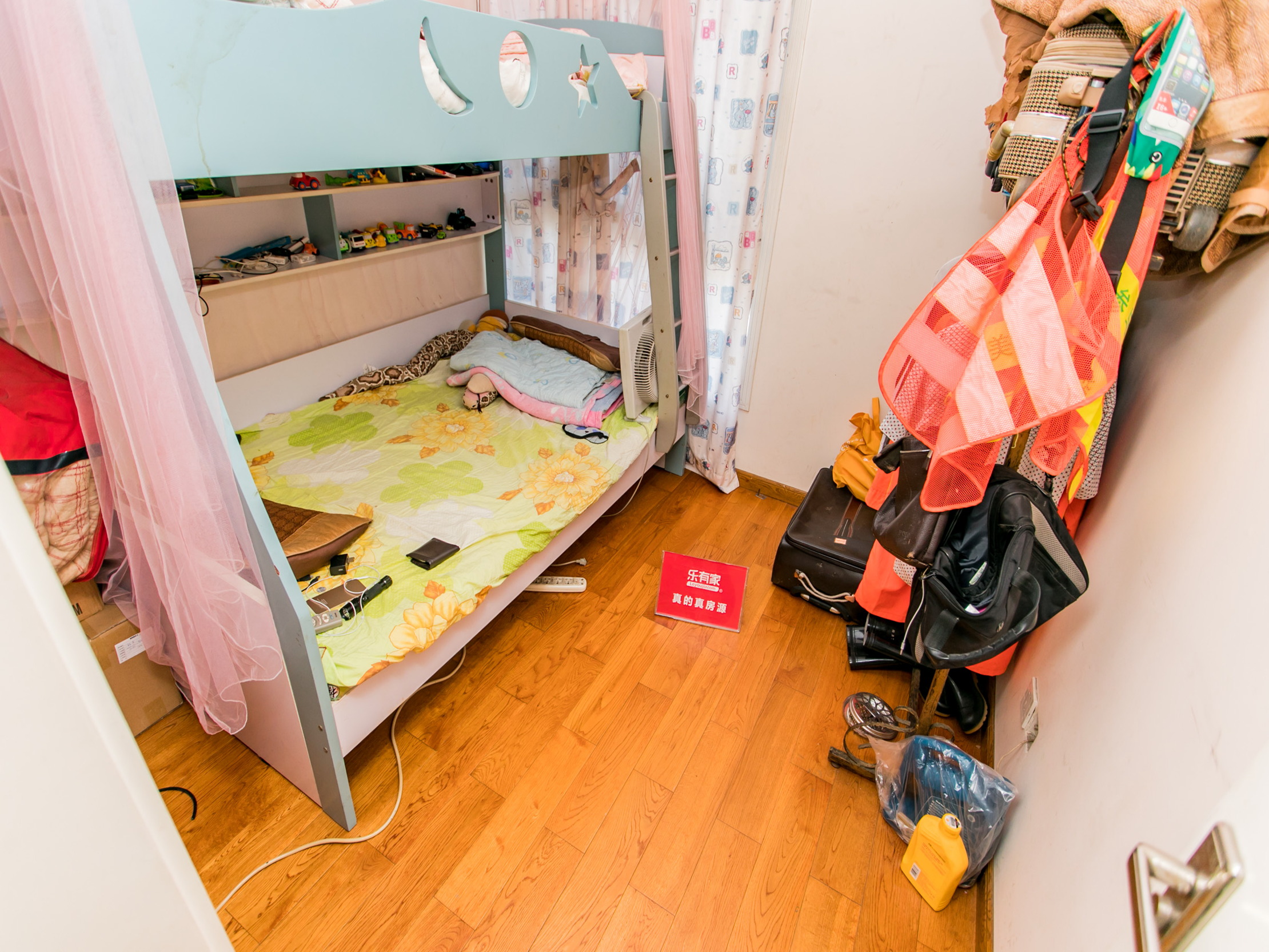 安静位置精装两房诚心出售。