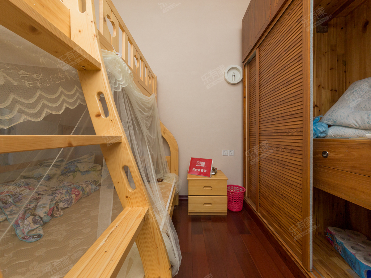 一线江景房、业主自住装修，业主诚意出售