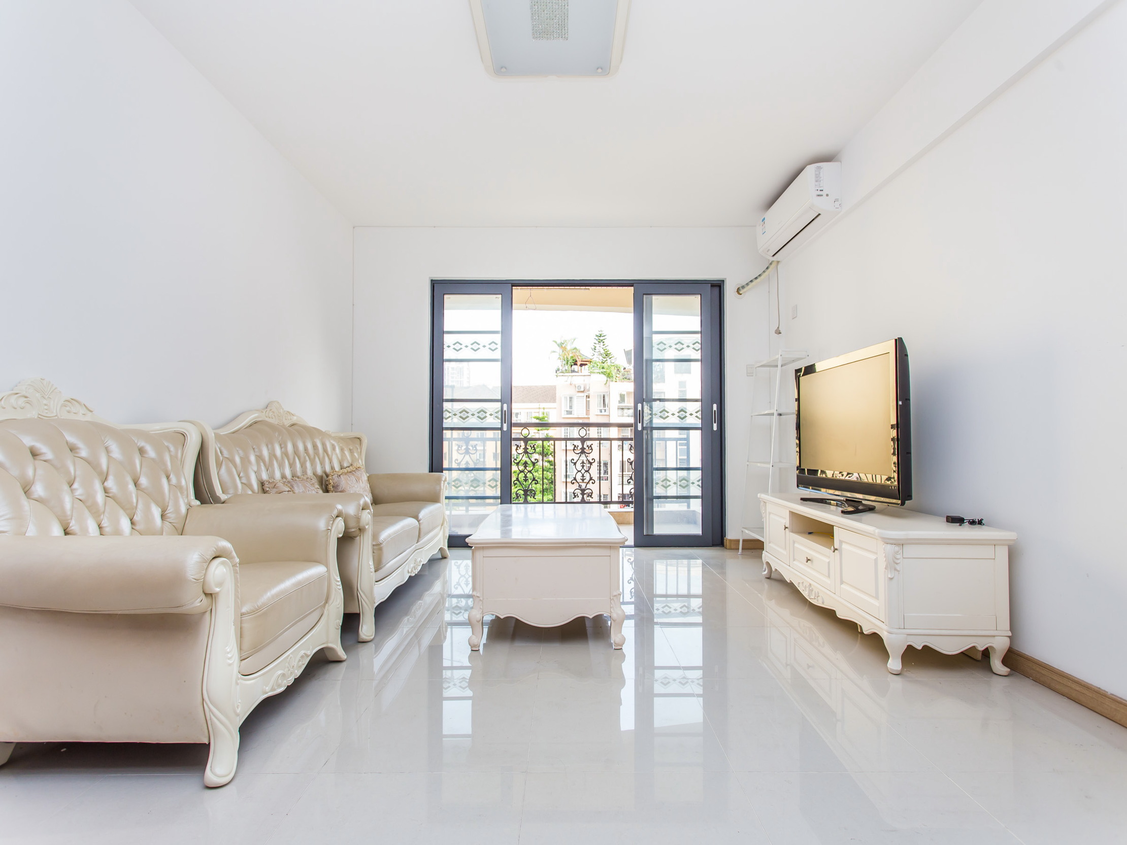 招商海月花园一期南向精装3室2厅95.76㎡拎包-深圳招商海月花园一期租房