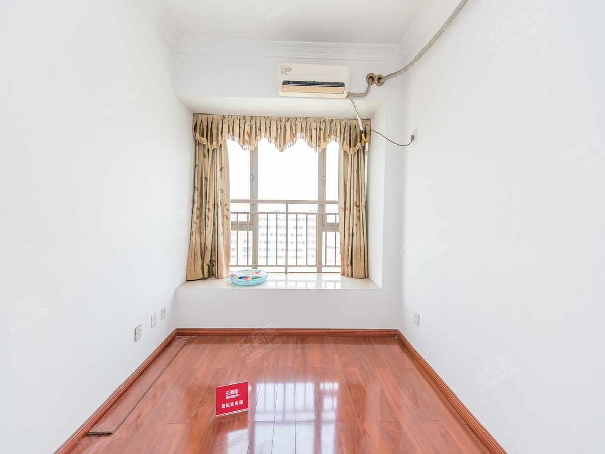 破底价急售，标准住宅层高复式，两层实用面积高，红本满五唯一