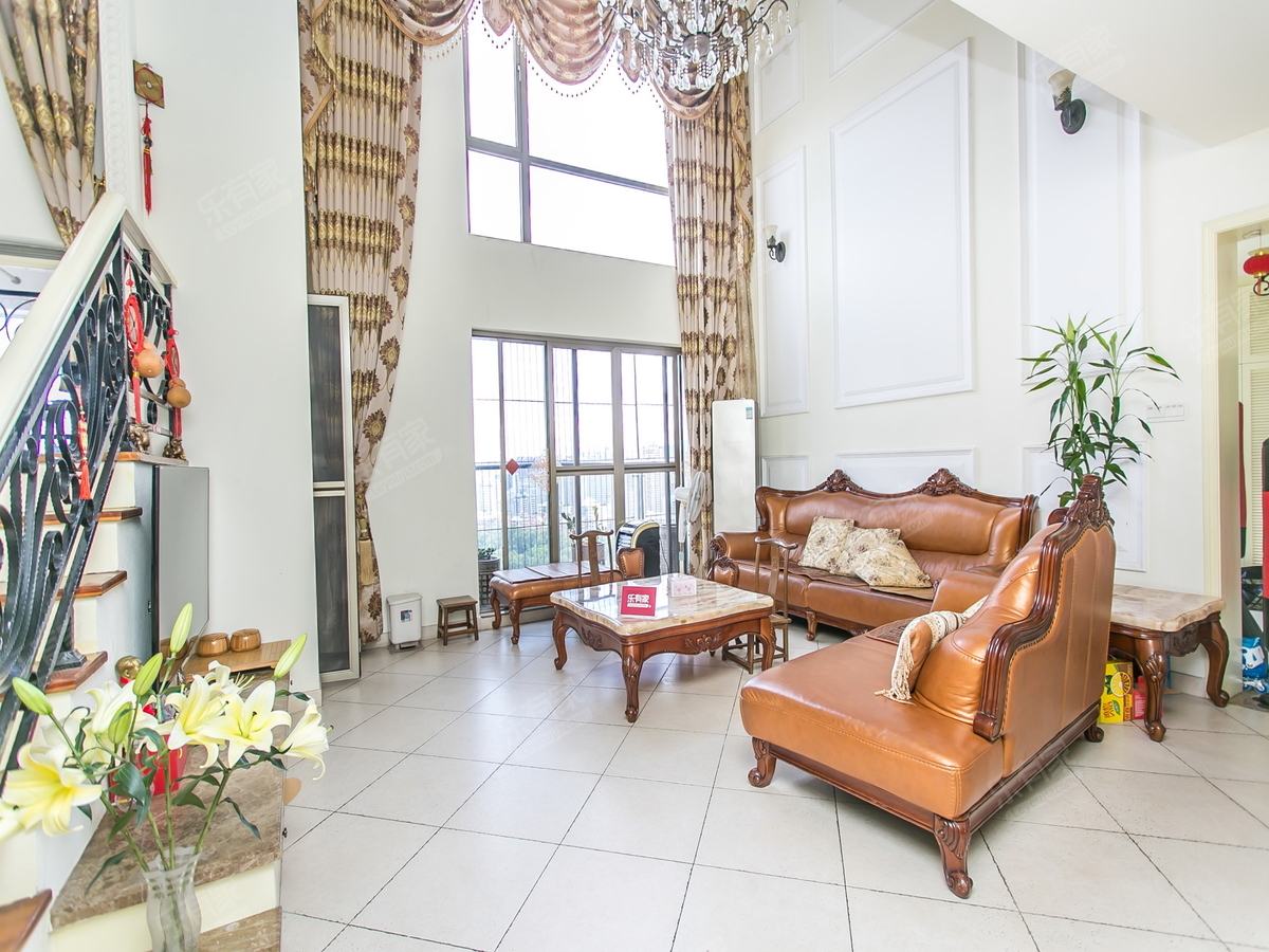 凯旋城顶楼复式，诚心出售！