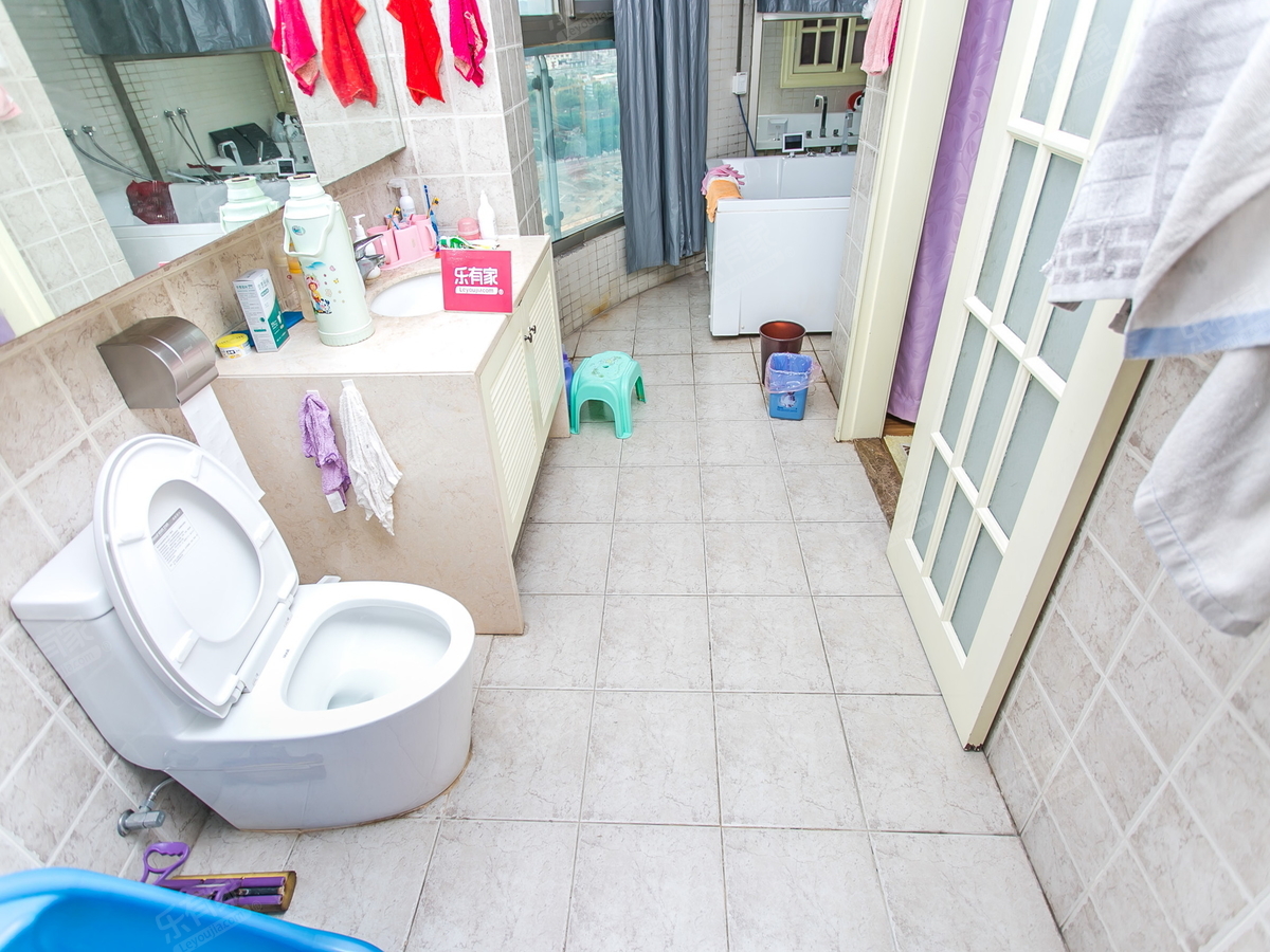 凯旋城顶楼复式，诚心出售！