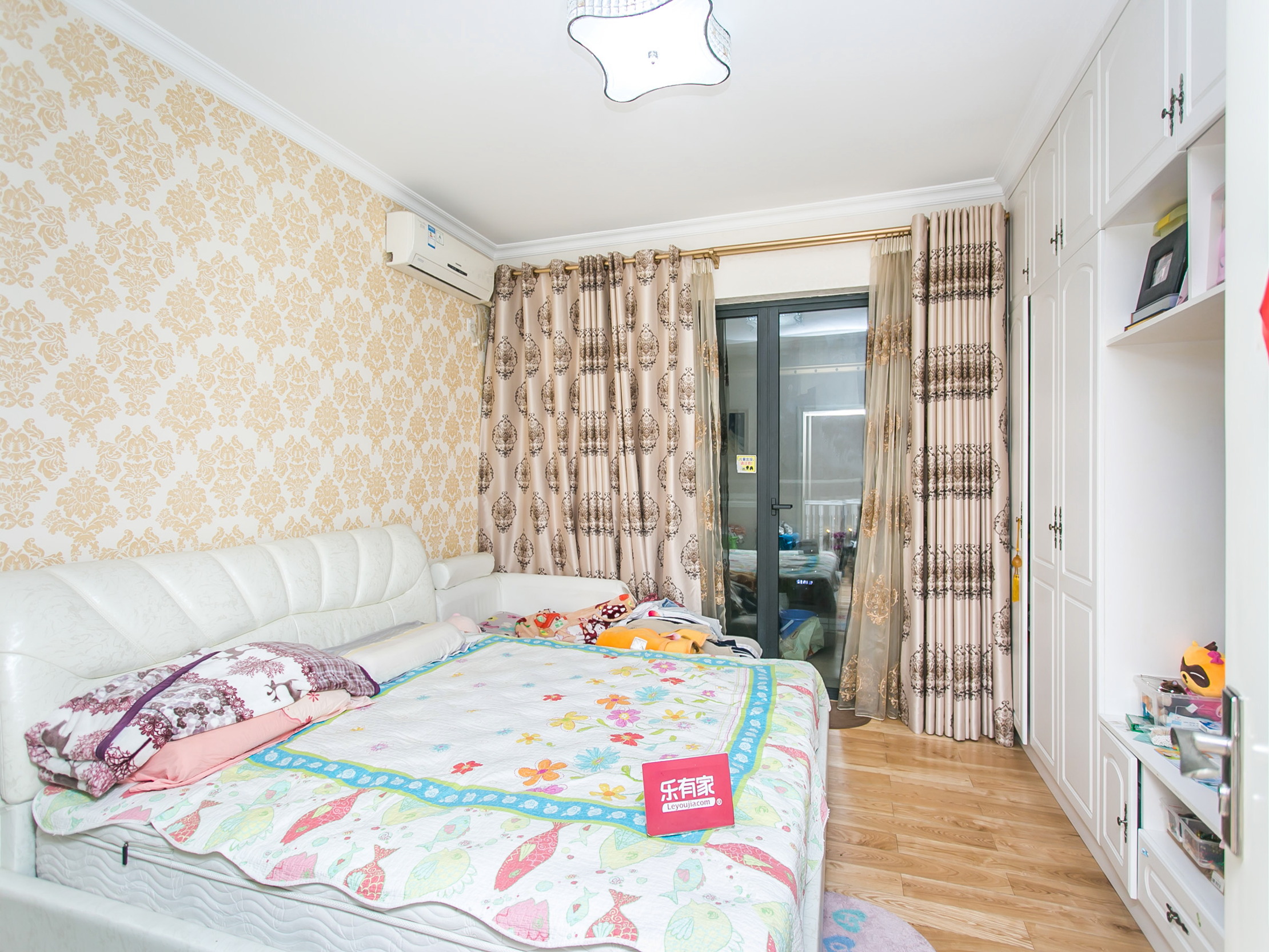 中熙香缤山 6房3厅2卫 139㎡