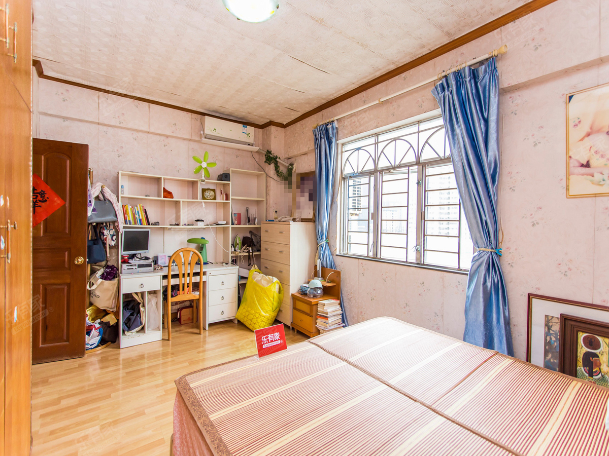 香蜜三村稀缺南向三房，厅出阳台户型