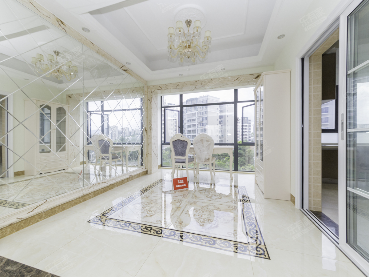 金众金域畔山府 4房2厅2卫 184.46㎡