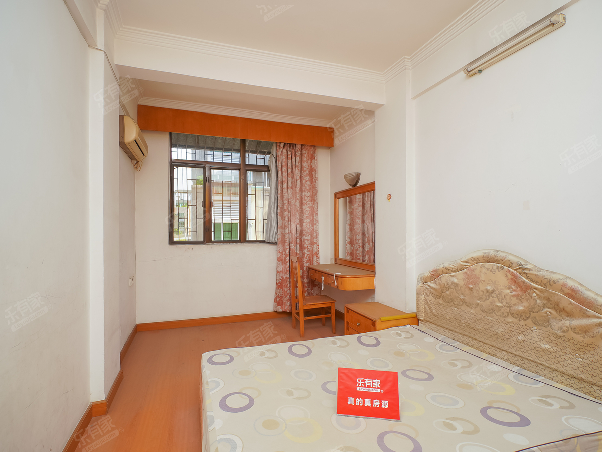 民权路中间楼层方正单位出售