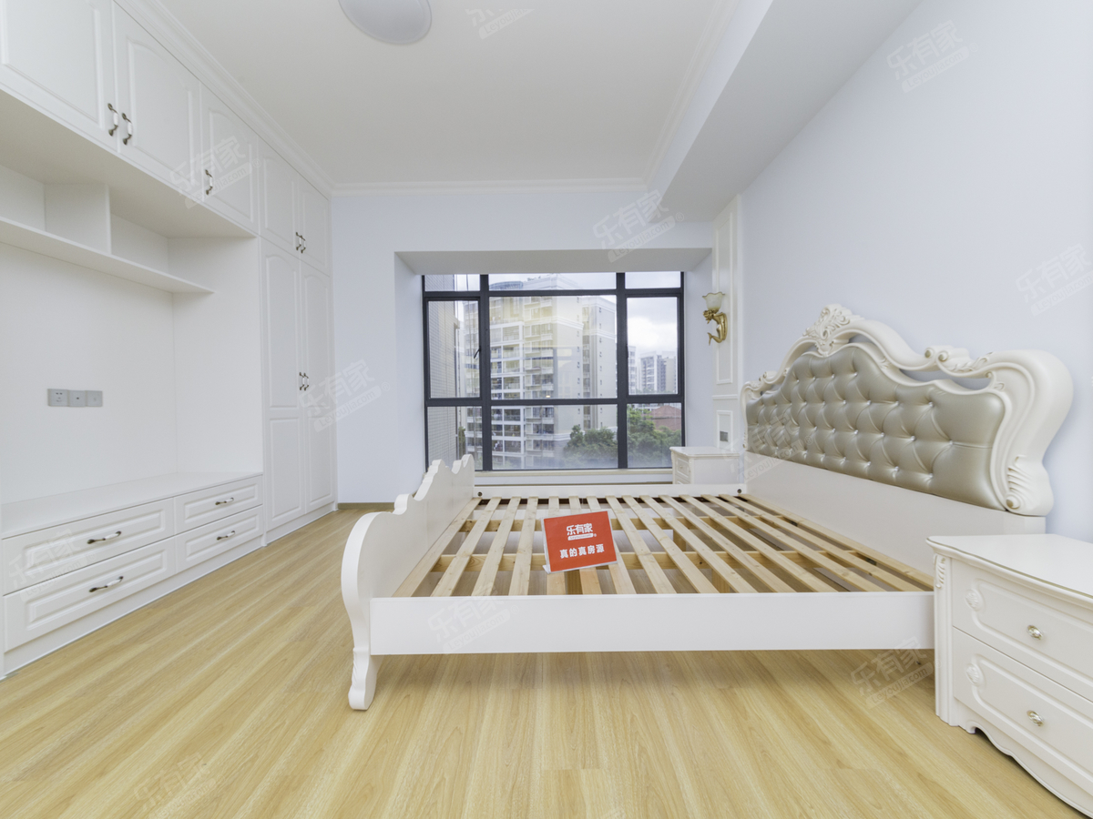 金众金域畔山府 4房2厅2卫 184.46㎡