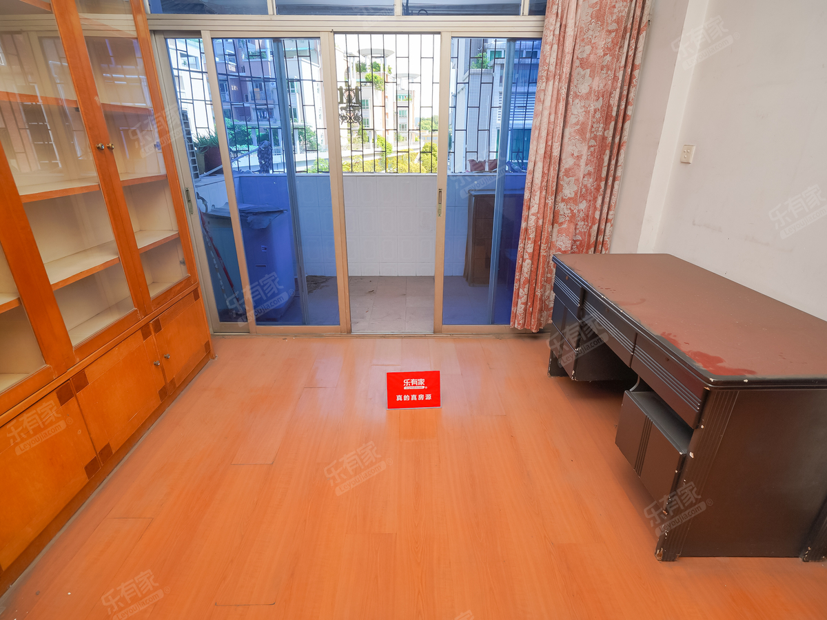 民权路中间楼层方正单位出售