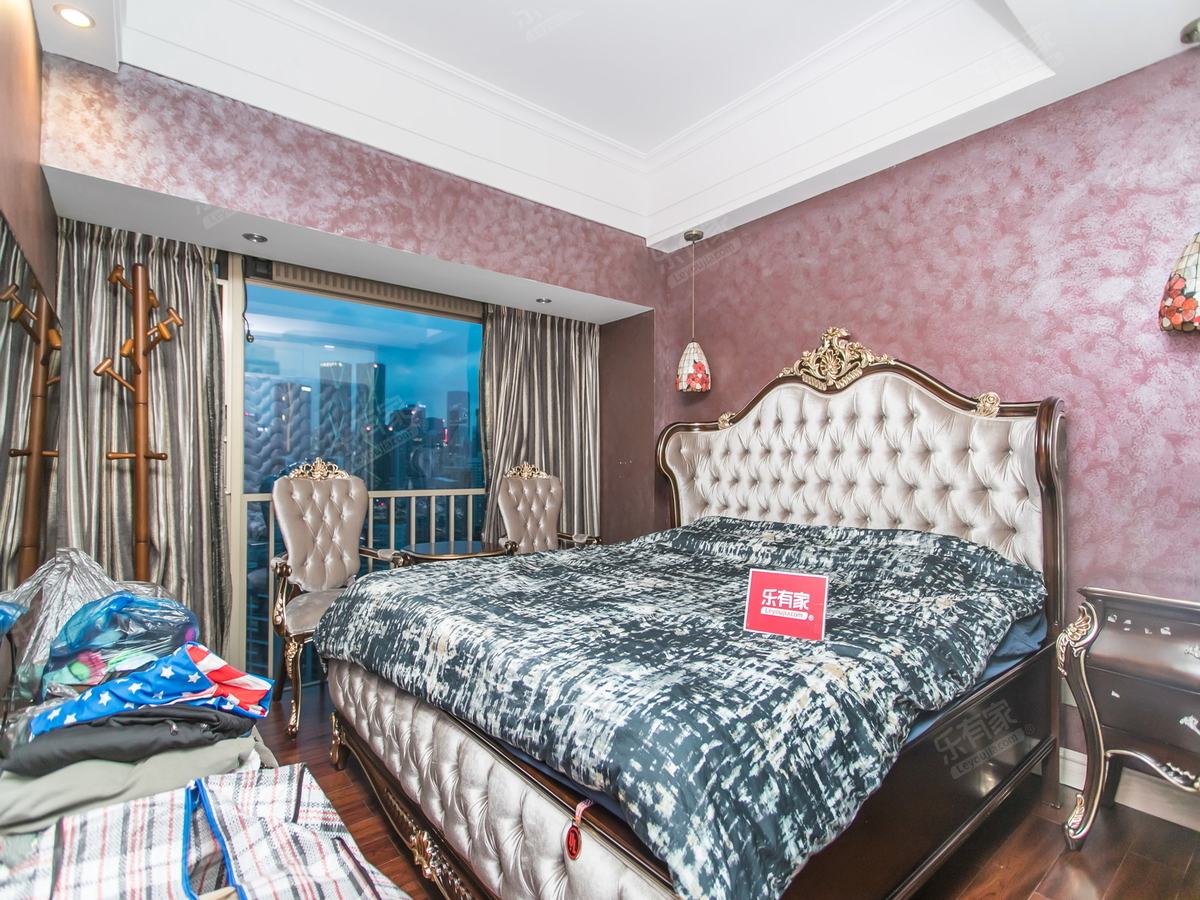 顶复五房，百万豪装，复式两层，13年次新社区，地铁口物业