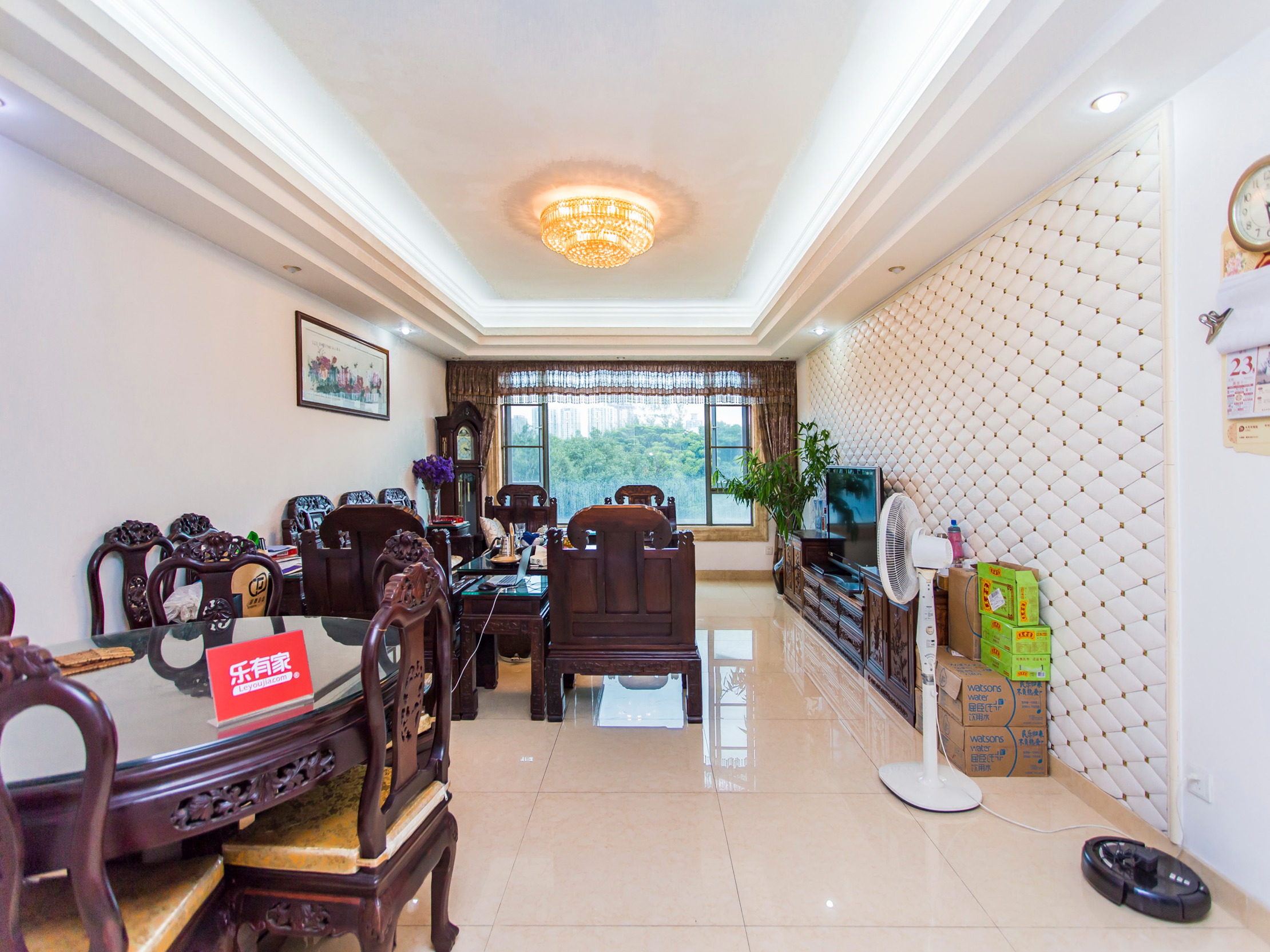 安柏丽晶紧邻深圳市CBD，毗邻特区报业大厦，整体居住人群素质