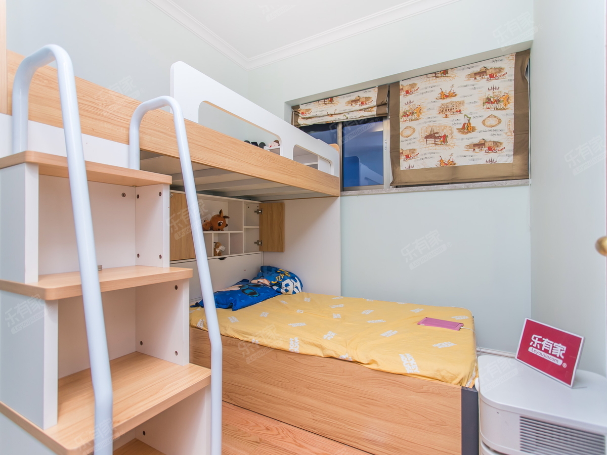 顶复五房，百万豪装，复式两层，13年次新社区，地铁口物业