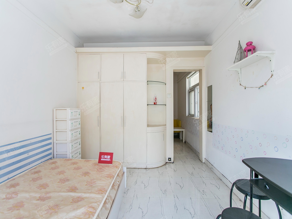 简单的住家装修，周边配套齐全，交通便利。