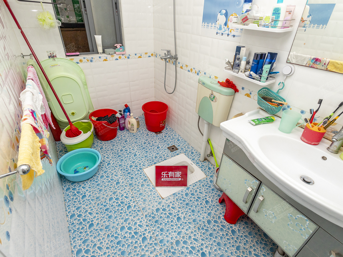 鸿翠苑精装修两房，看房方便