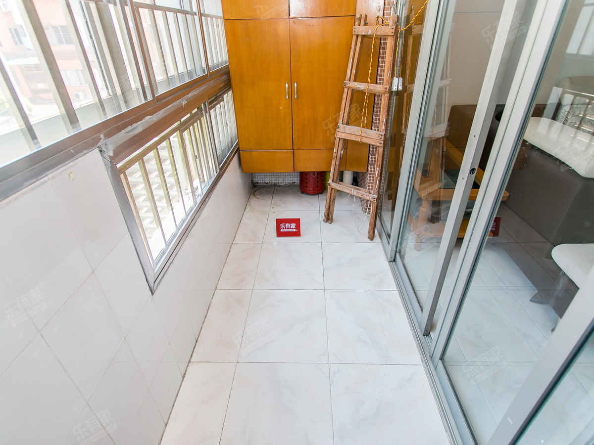 精装修三房，通透，诚心卖，随时可看