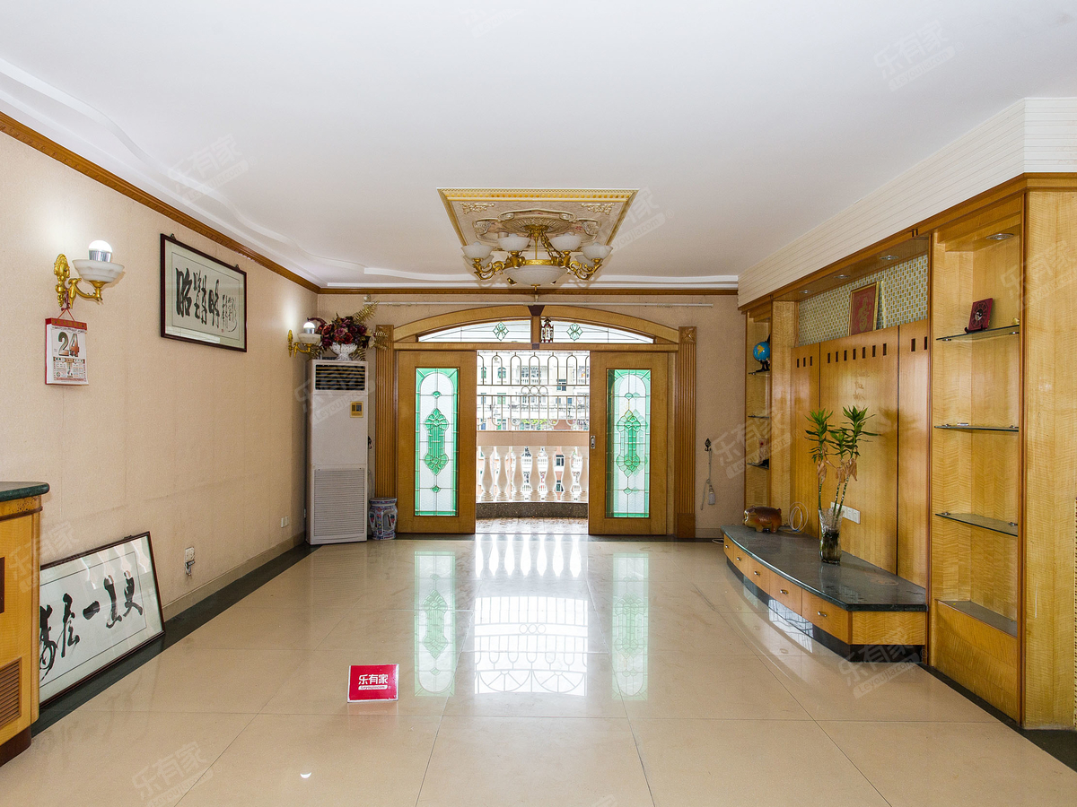 房屋通透性好，通风好，采光好，交通方便