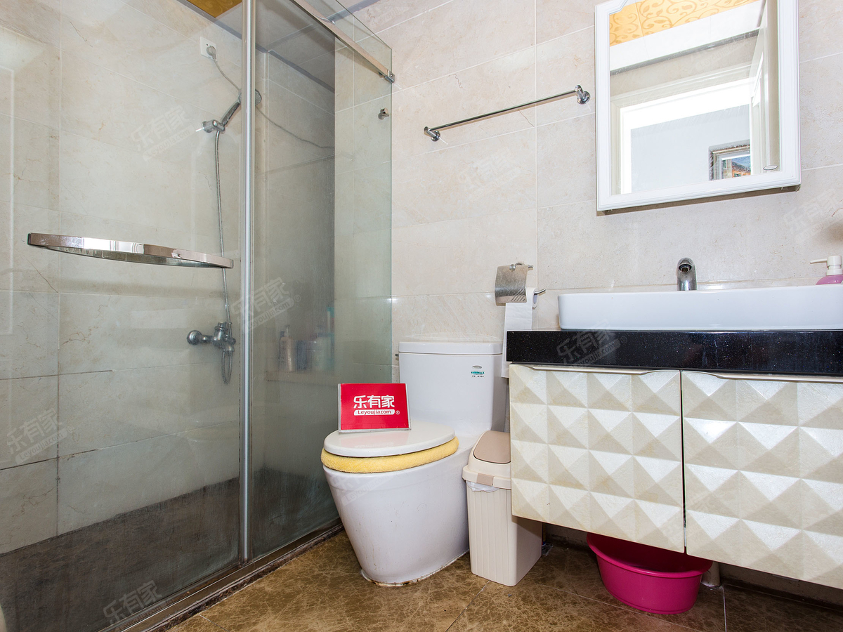 豪装公园大地大四房诚心出售，看房请提前联系