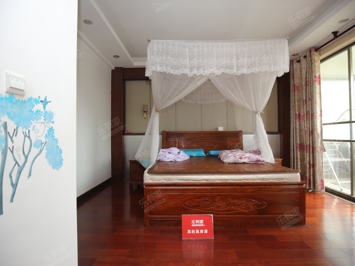 恒和苑电梯房，小区绿化优美