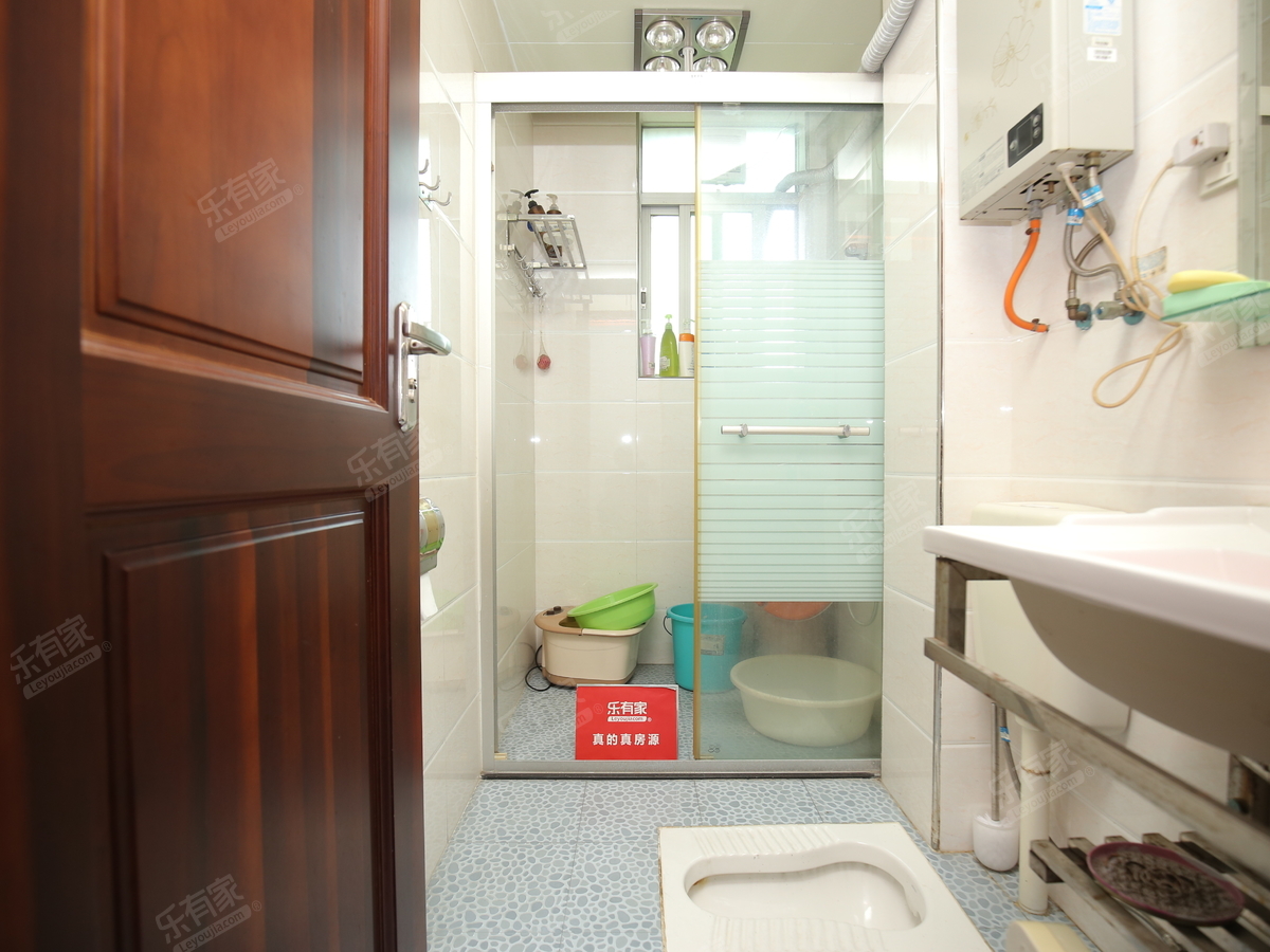 恒和苑电梯房，小区绿化优美