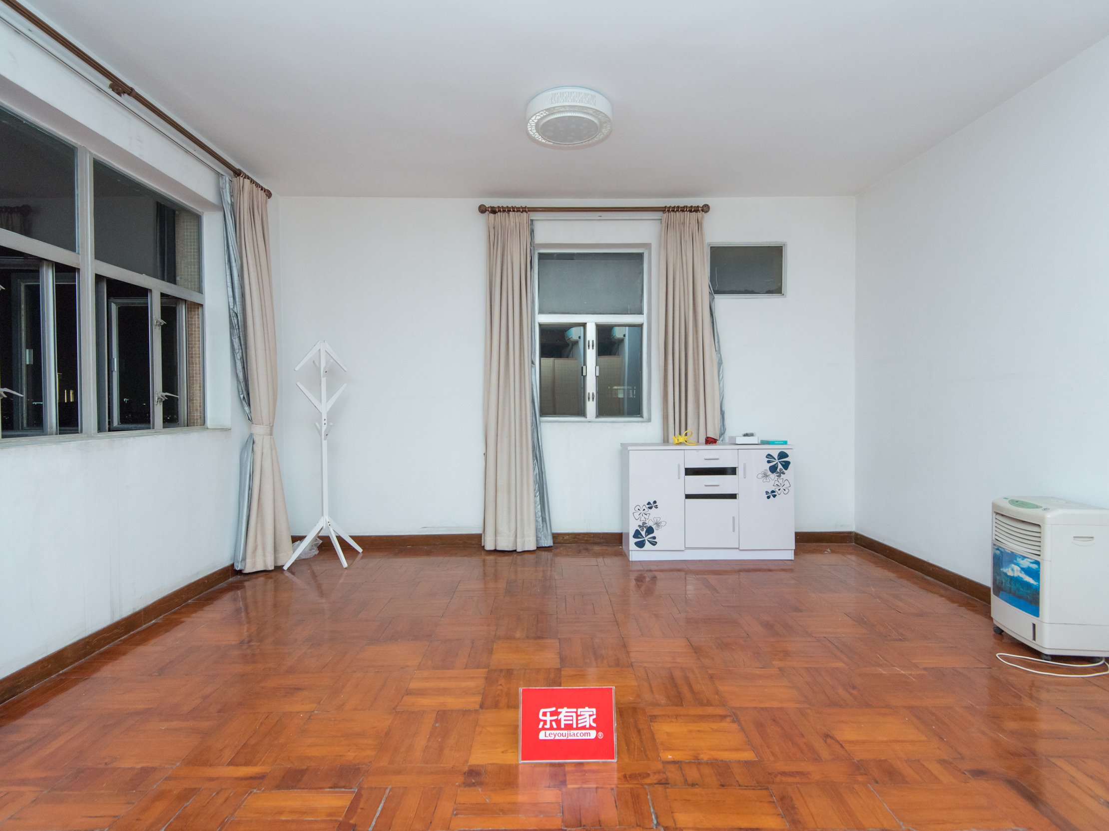 富丽大厦，方正户型，采光佳，重点学校旁！