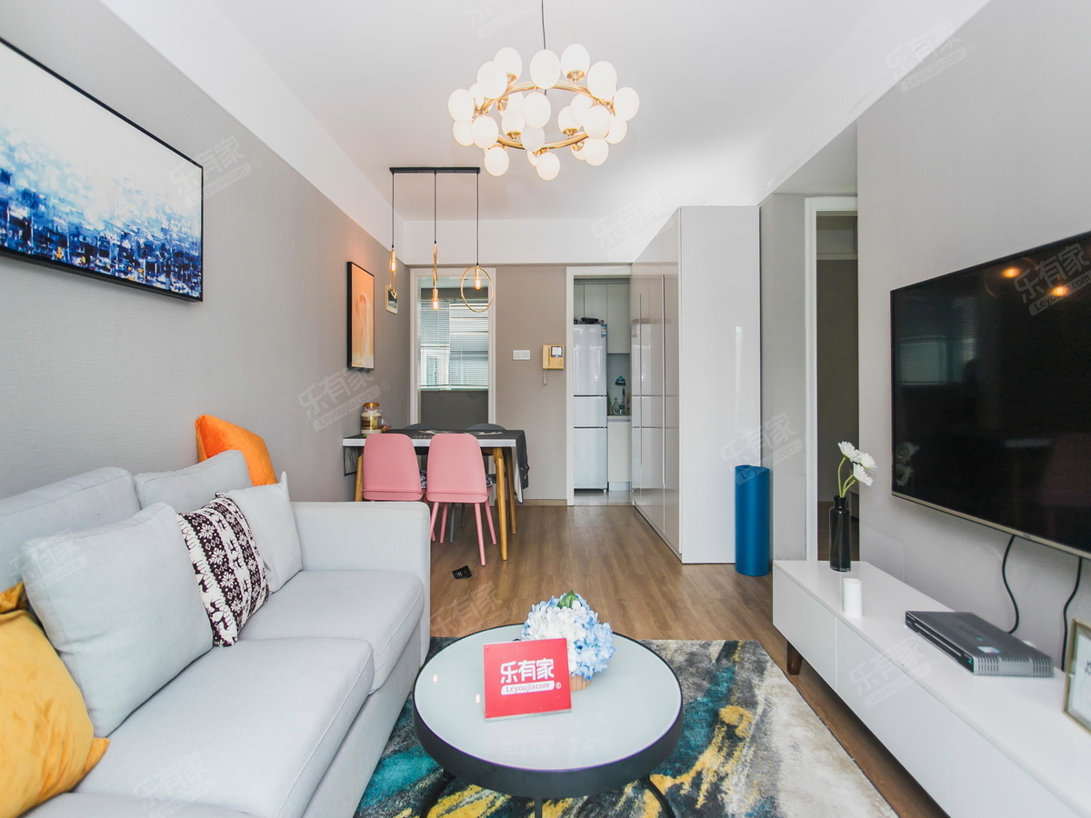 置地逸轩，豪装两房，方便看房！业主诚心出售