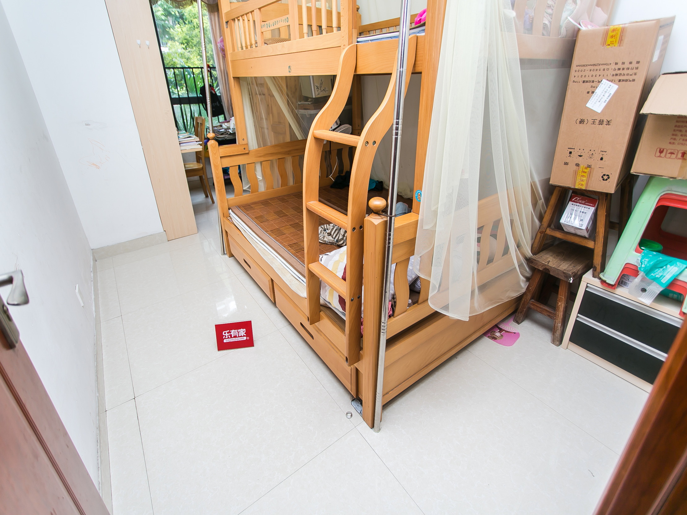 慢城二期，方正户型，税费低，通风采光优，车位充足，带地面花园，业主诚心出售！