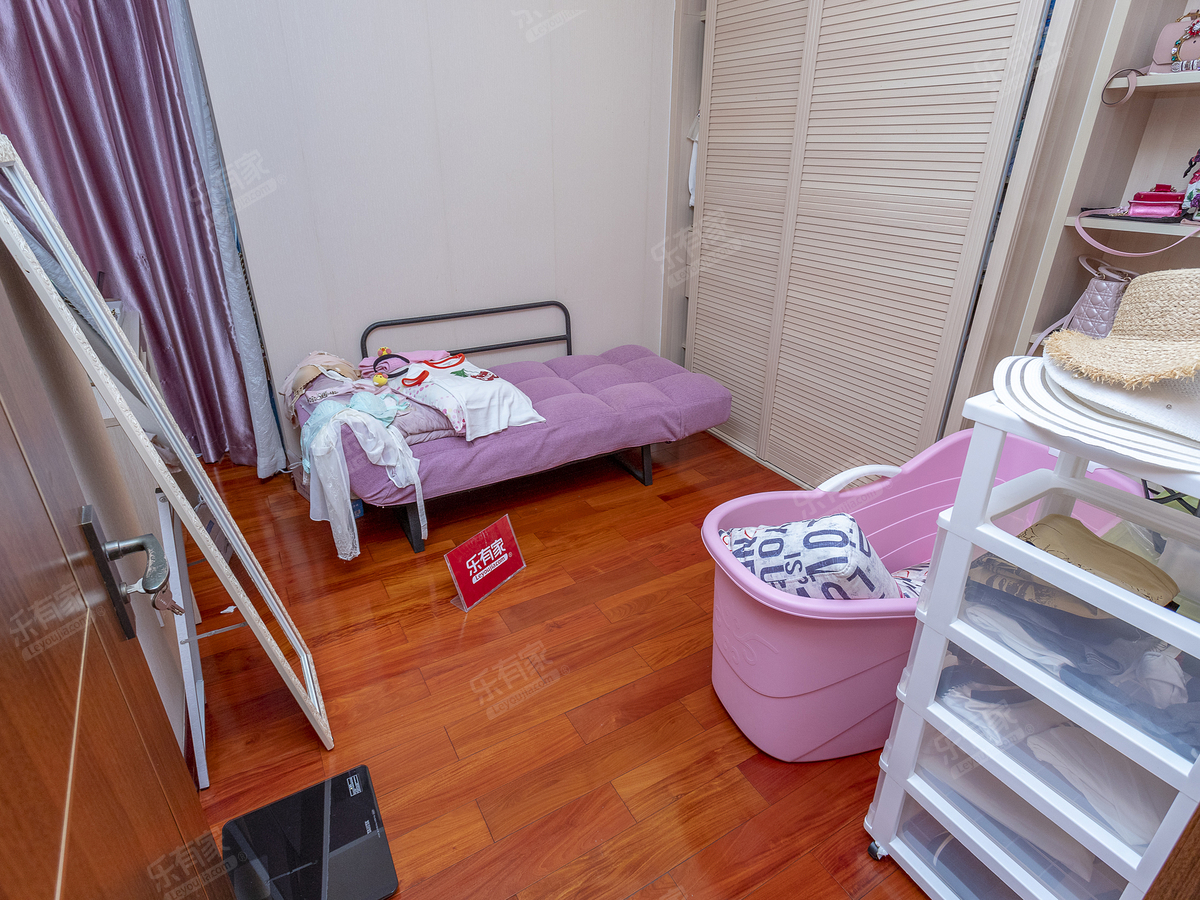 梧桐山下品质小区，业主诚心出售，看房方便