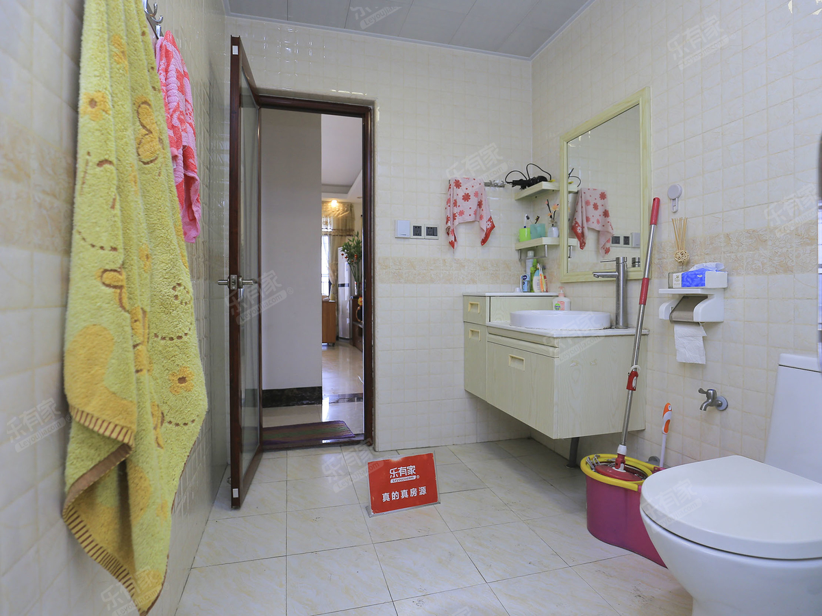 江门人才岛，江职旁边小区电梯3房，带精装修