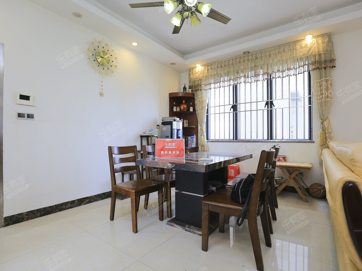 江门人才岛，江职旁边小区电梯3房，带精装修