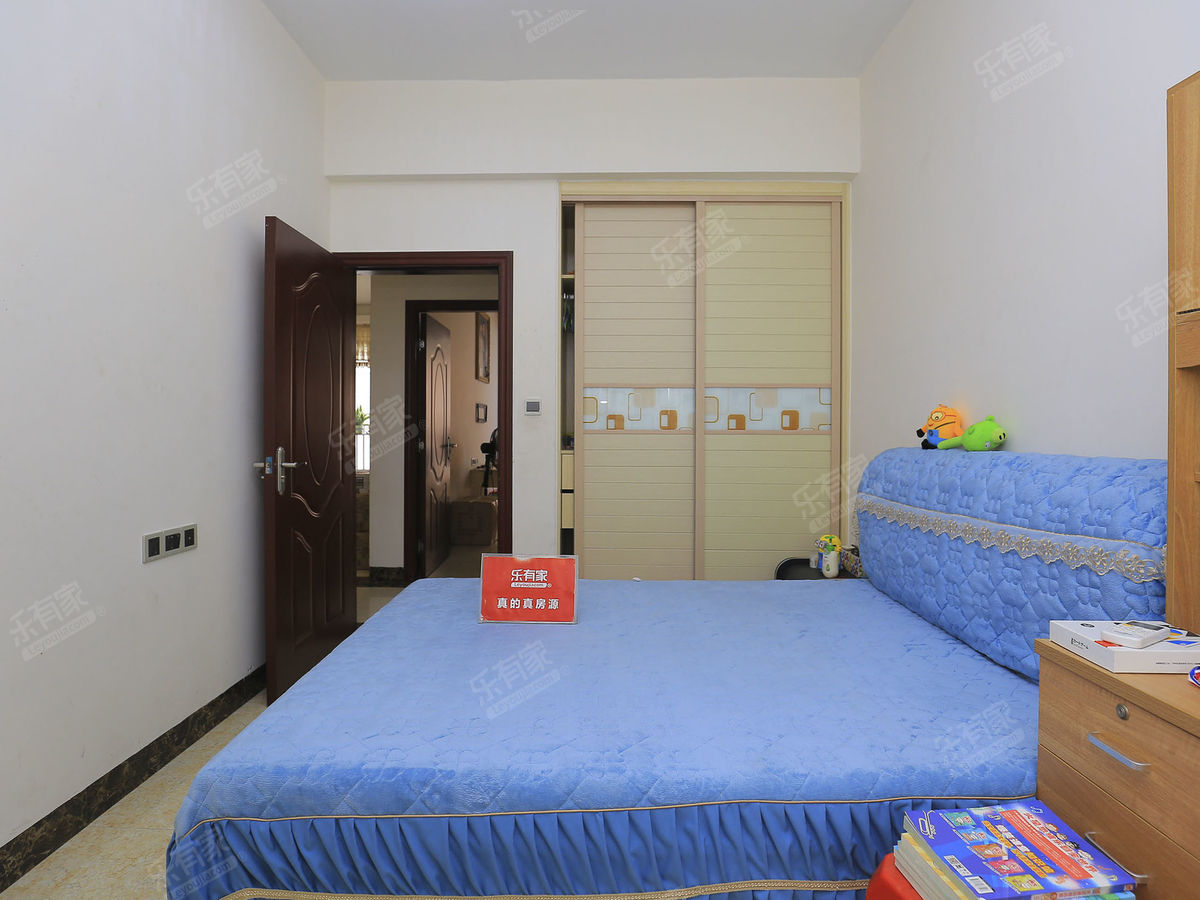 江门人才岛，江职旁边小区电梯3房，带精装修