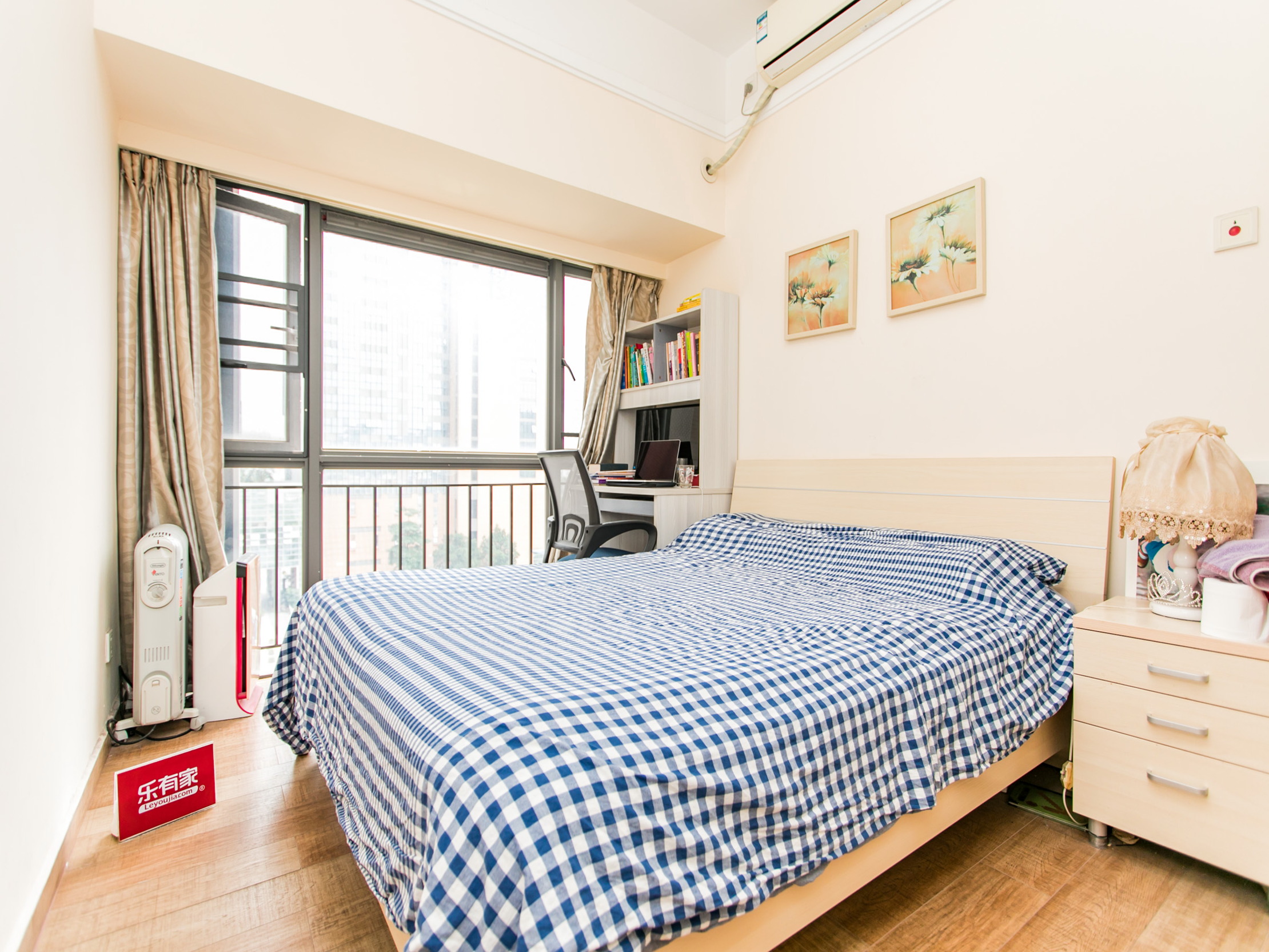 潜龙曼海宁花园（北区），户型方正，通风采光优，车位充足，带地面花园，业主诚心出售，随时看房！