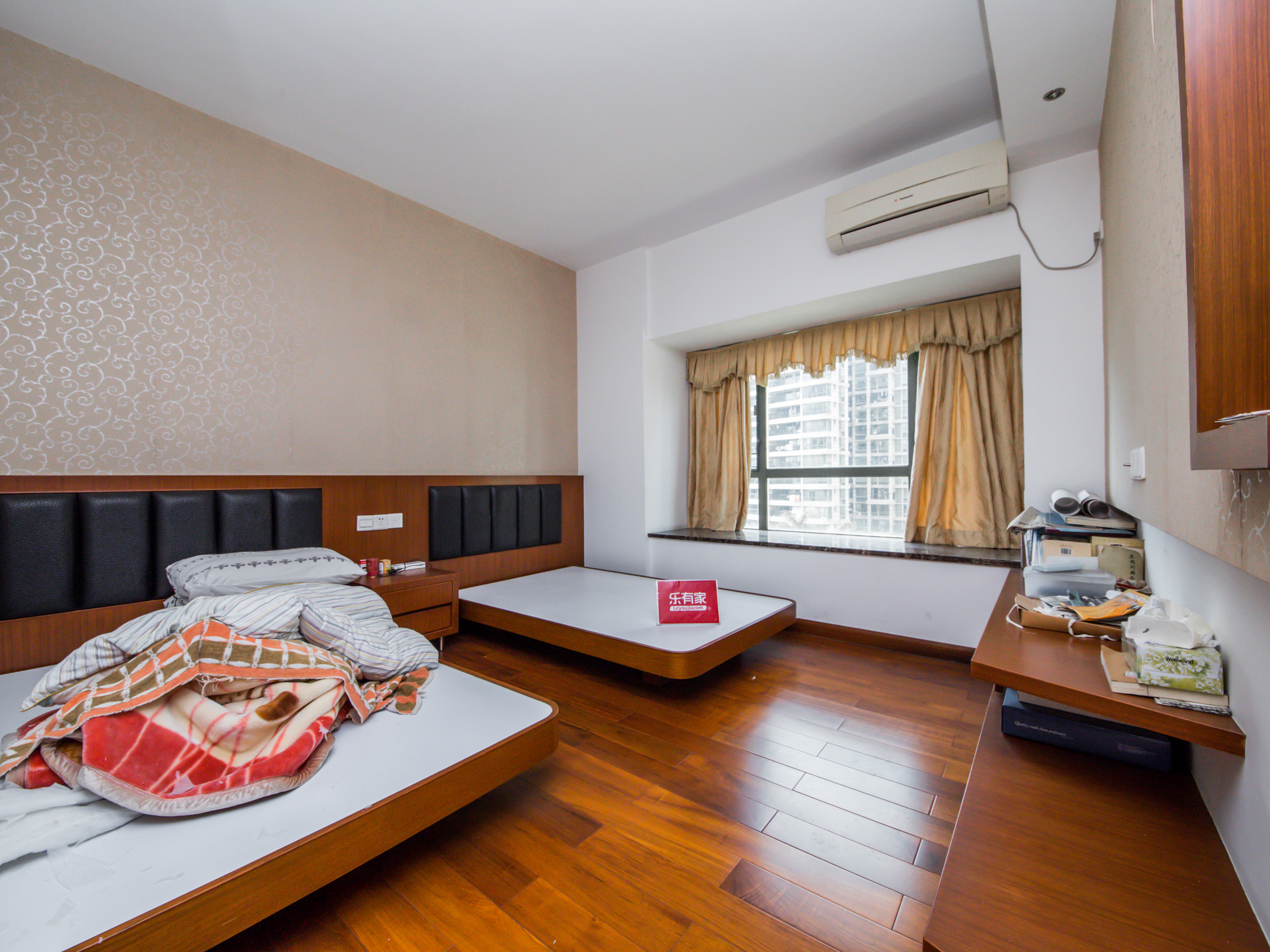 世纪新城A区 4房2厅3卫 215㎡