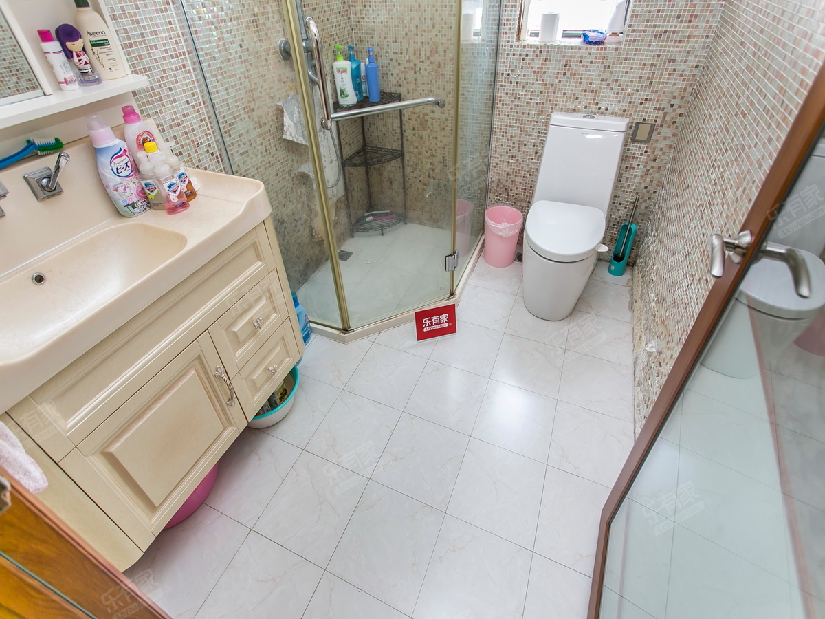 鸿威海怡湾厕所-2