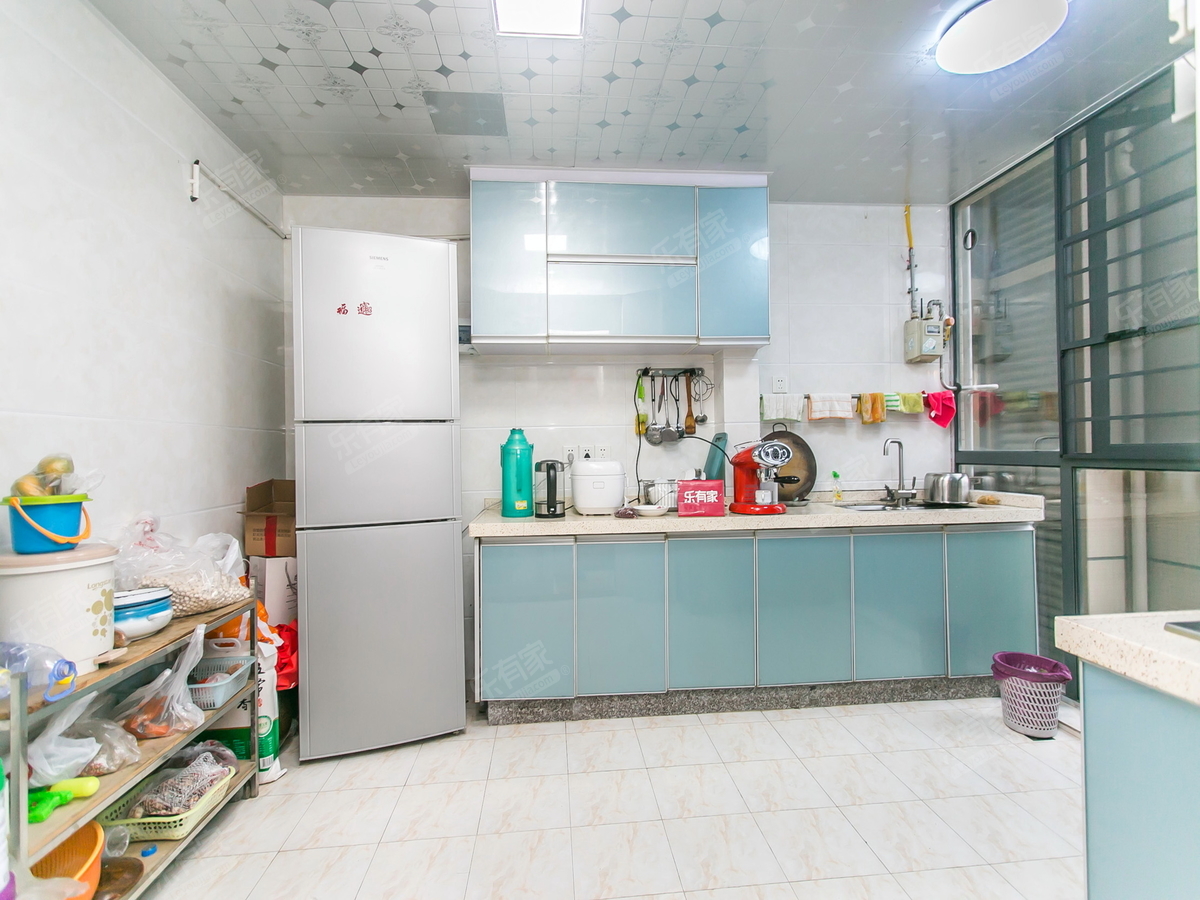 勤诚达精装五房，诚心出售，看房方便。