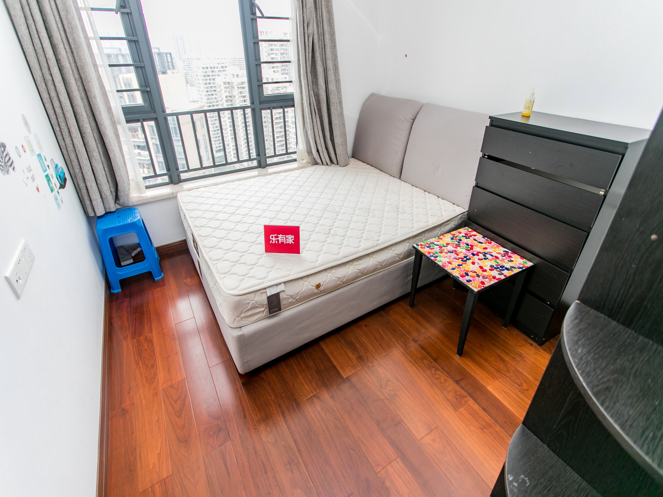 业主诚心出售，小区环境优美，配套成熟，看房方便户型方正