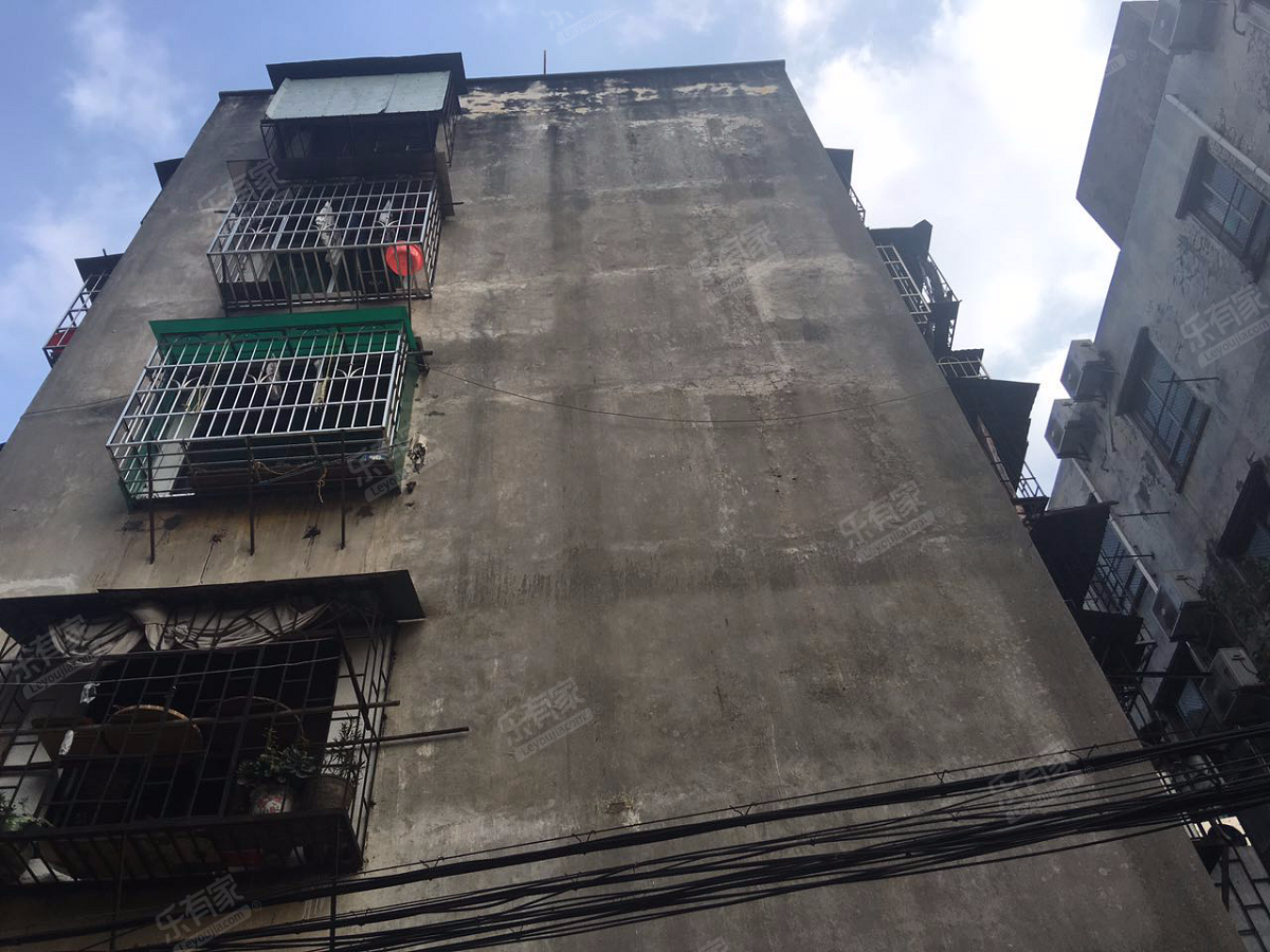 矿泉北街