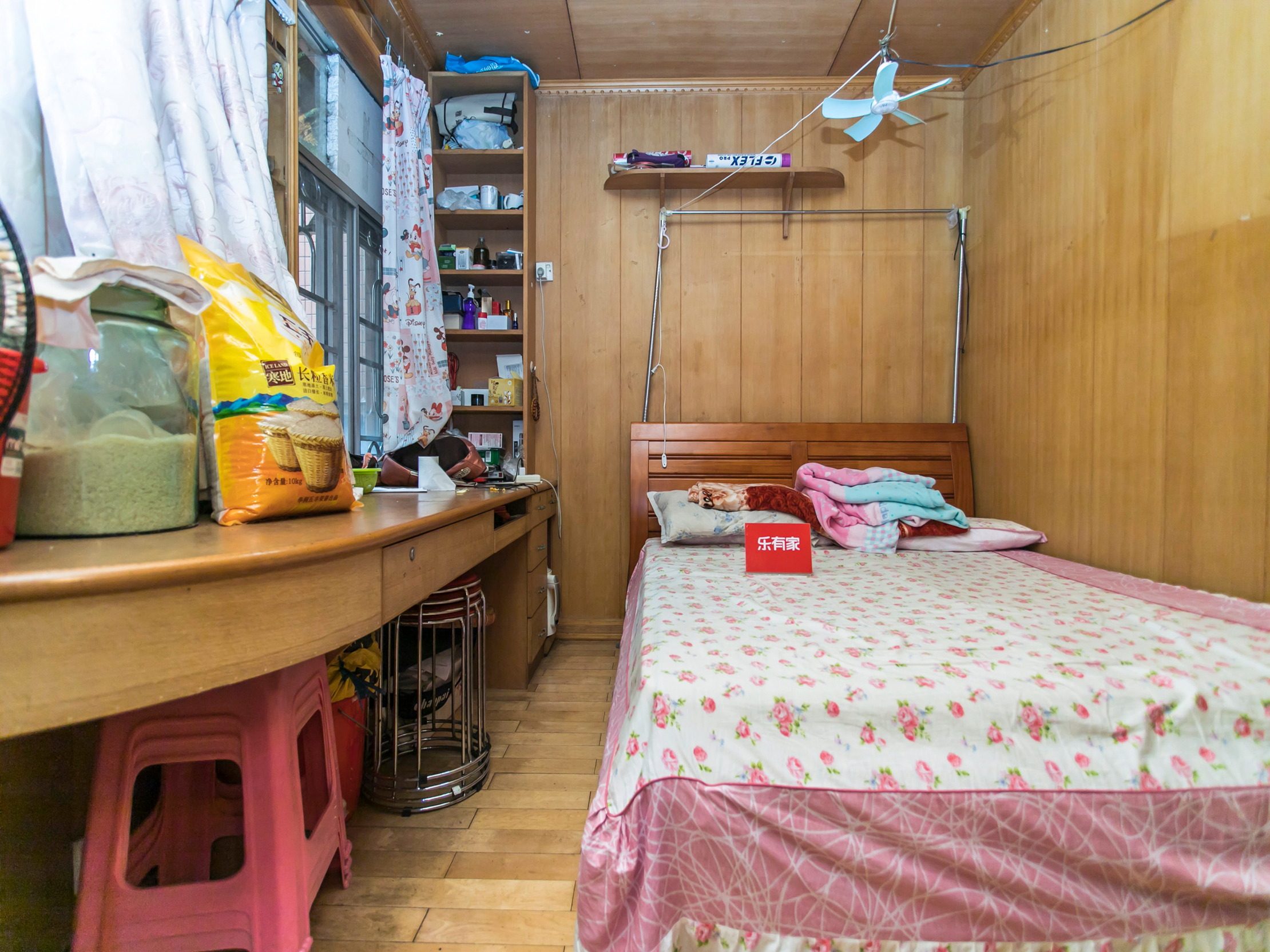 龙园山庄，低于均价，税费少，方正户型，通风采光佳，车位充足，带花园，业主诚售，随时看房！