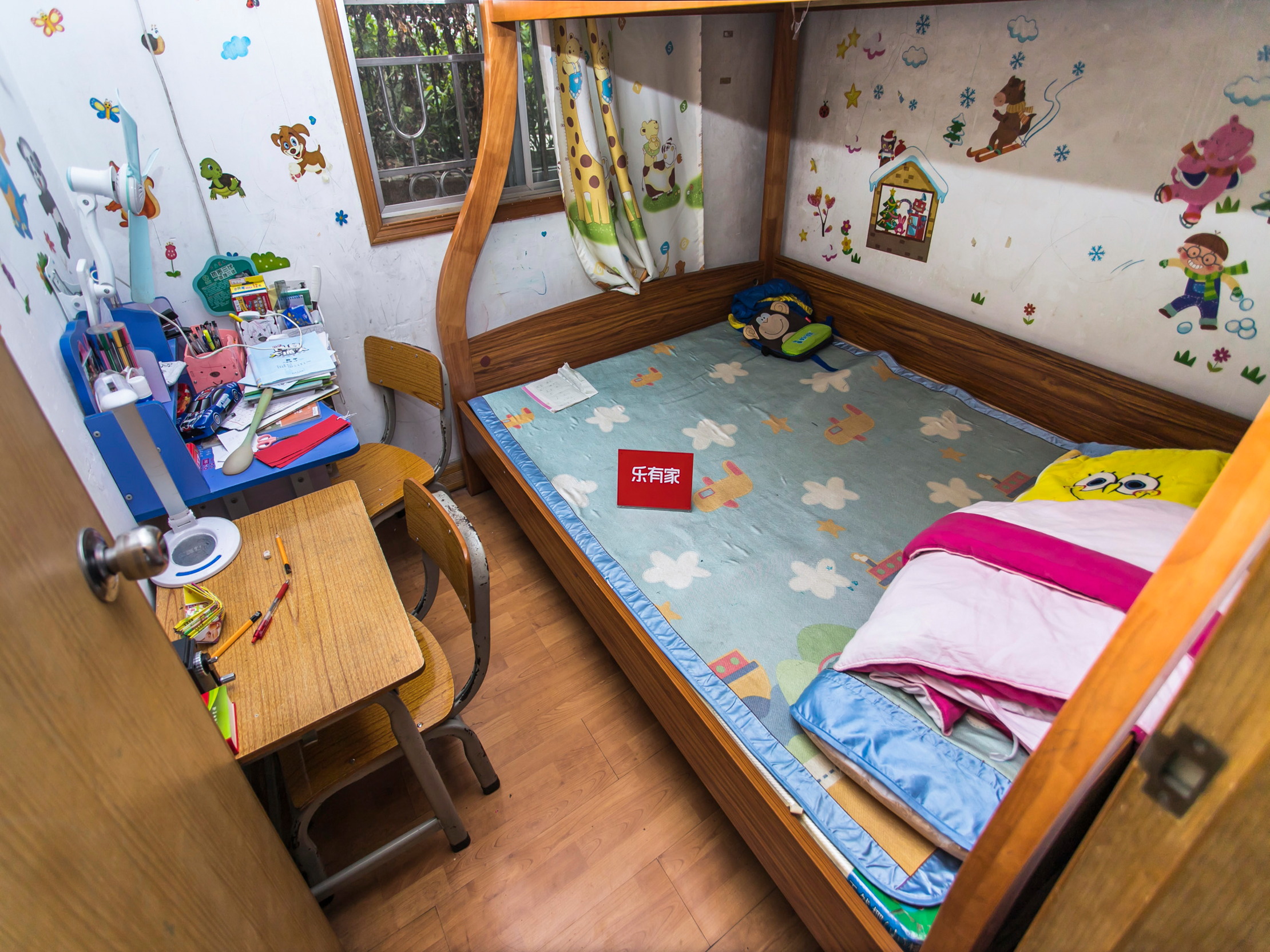 龙园山庄，低于均价，税费少，方正户型，通风采光佳，车位充足，带花园，业主诚售，随时看房！