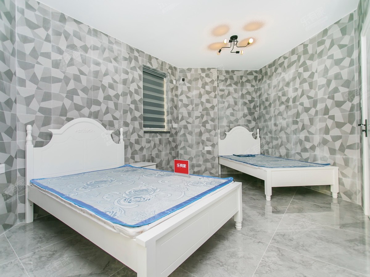 福田区彩虹新都地铁口物业！