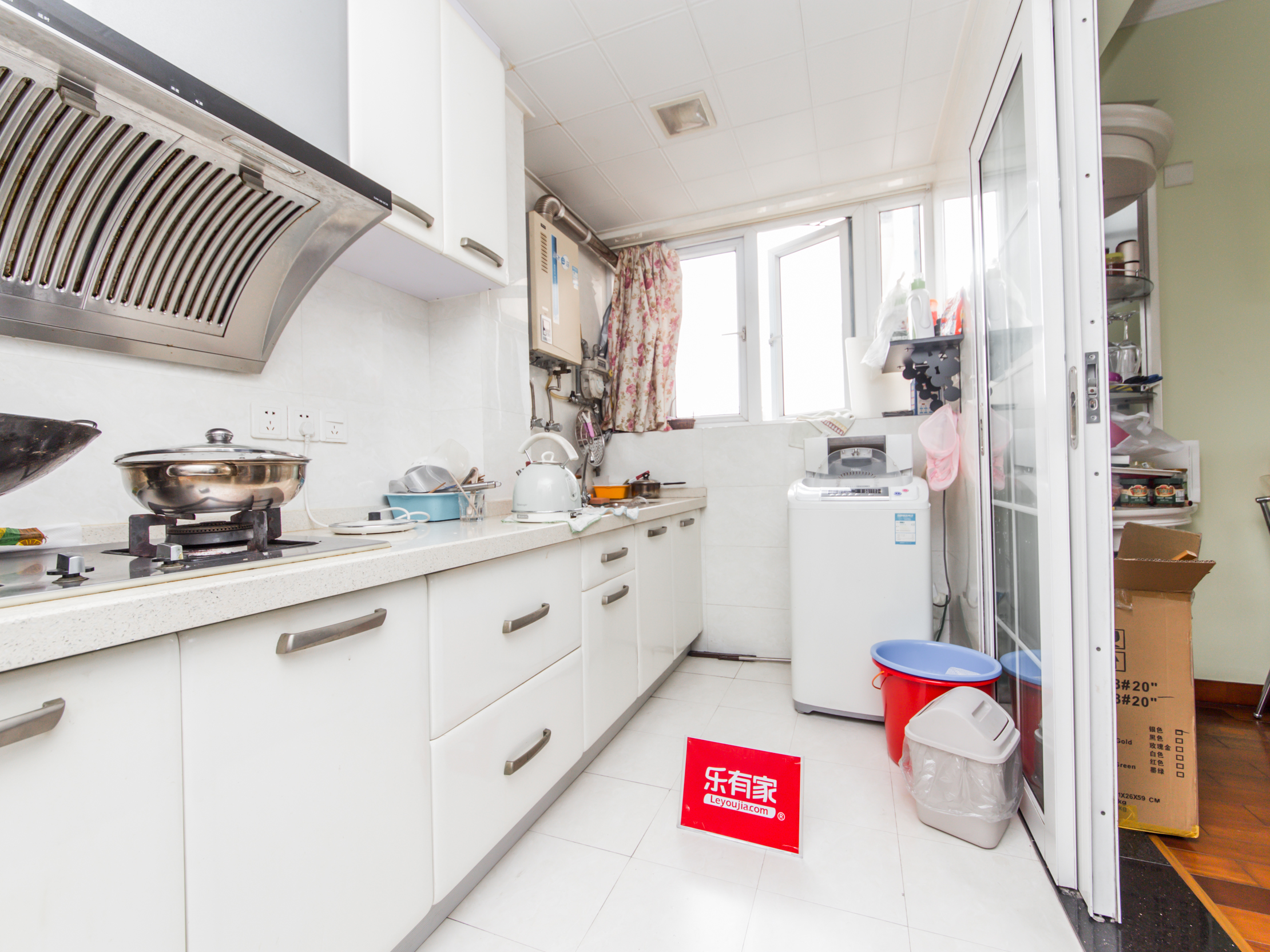 香诗美林花园，方正户型，通风采光佳，优质学校环绕，地面花园尽享绿意，人车分流安全舒适，诚心出售。