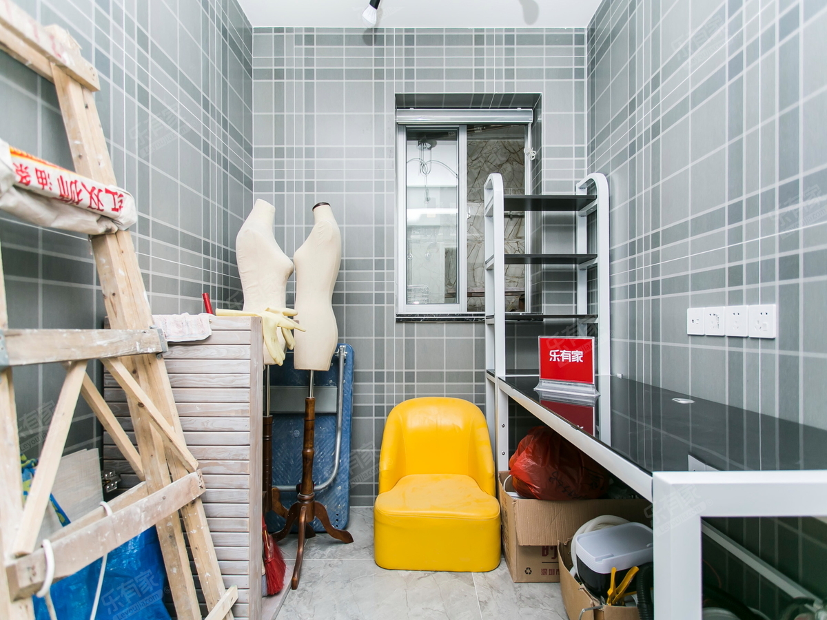 福田区彩虹新都地铁口物业！