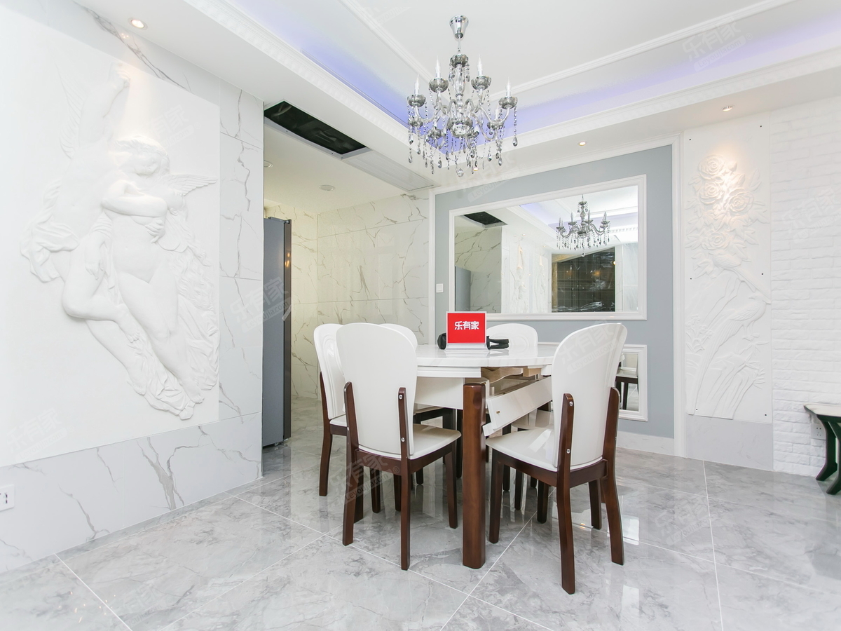 福田区彩虹新都地铁口物业！