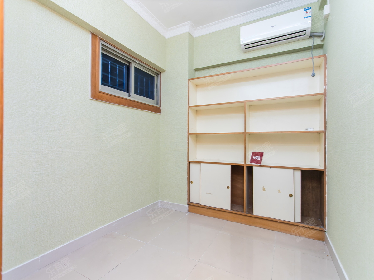 双口岸物业，裕亨花园满五年，税费低，高使用率