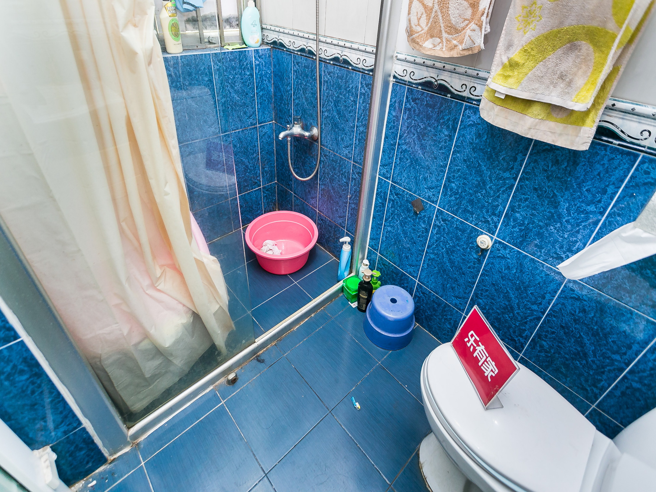 中润大厦诚心出售，方正户型，通风采光佳，带重点学校，小区人车分流，空中花园尽享生活。